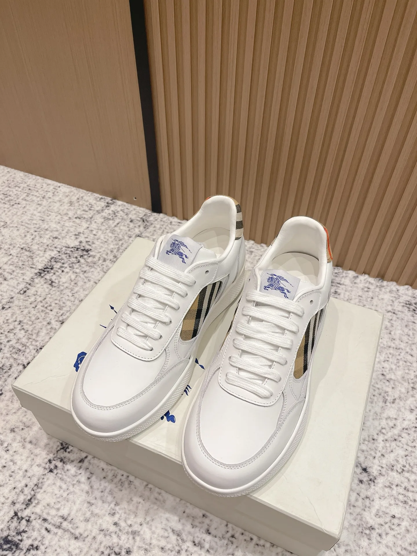BBR 27FW FAJFYUF 003 스니커즈