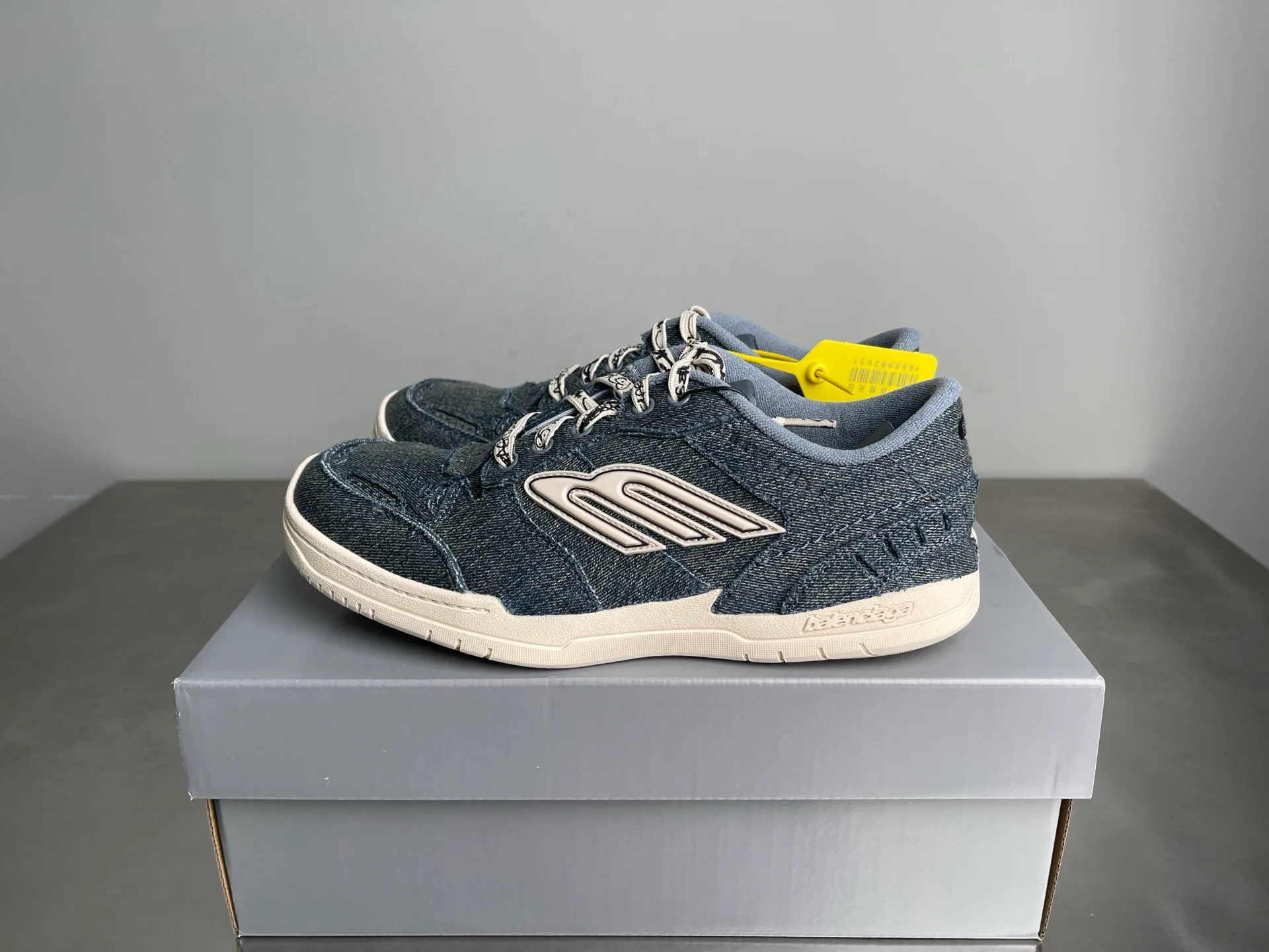 BC 27FW FIOKDFU 010 스니커즈