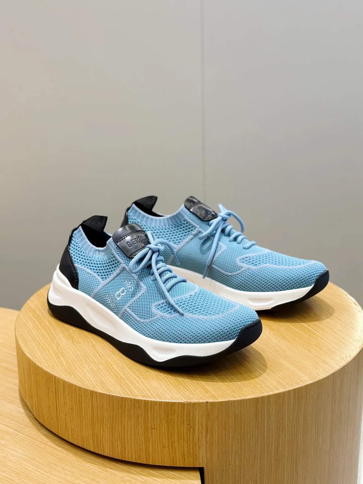 BER 27FW CWUQKMH 001 운동화 3