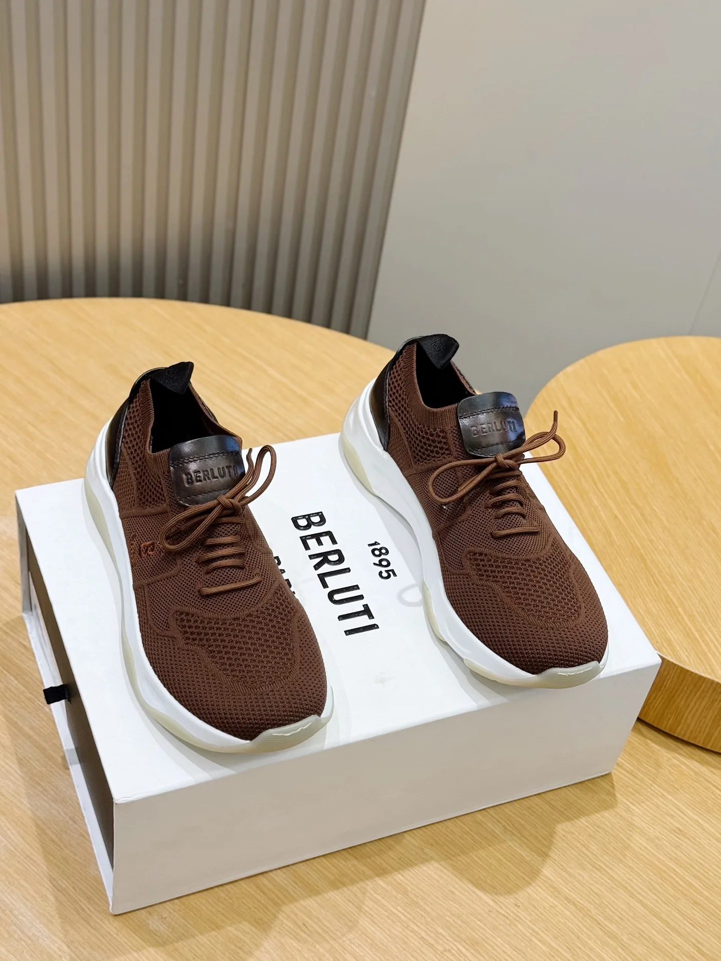 BER 27FW CWUQKMH 003 운동화