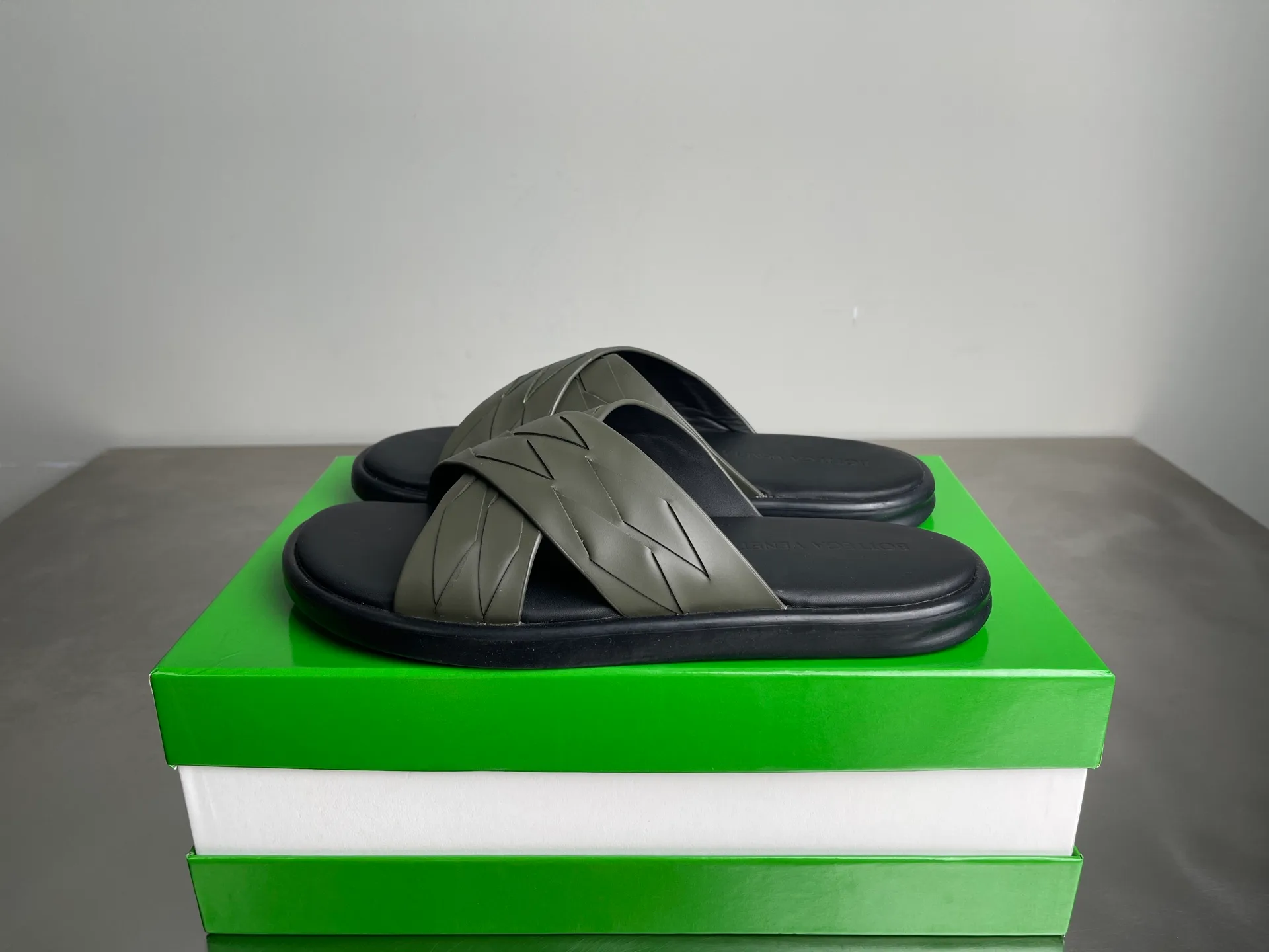BOTTEGA 27FW NWEPAZI 001 슬리퍼