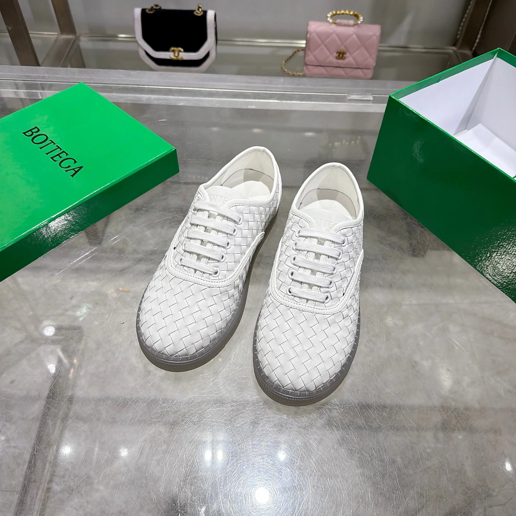 BOTTEGA 27FW NWEPAZI 011 스니커즈