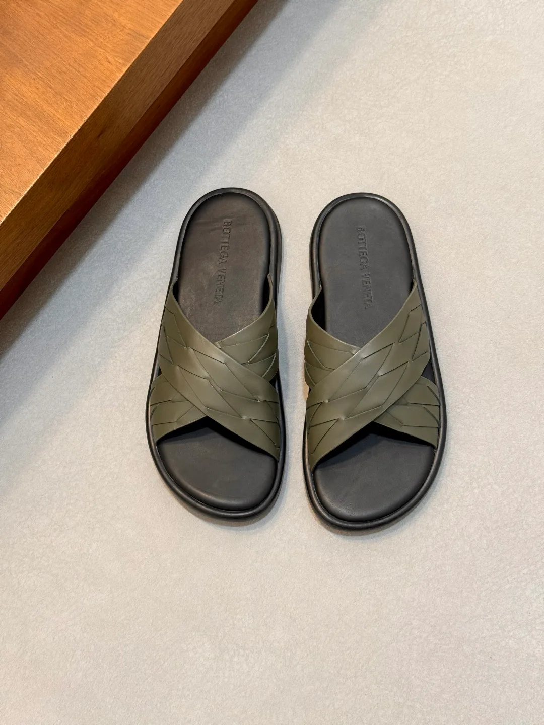BOTTEGA 27FW VUHPEPK 001 슬리퍼