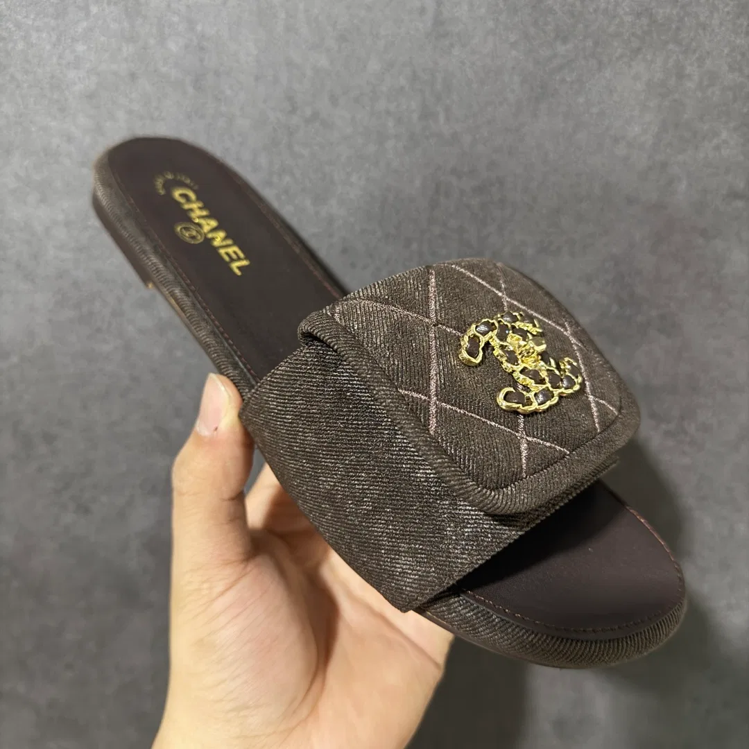 CHA 27FW MSEOZZY 006 슬리퍼 3