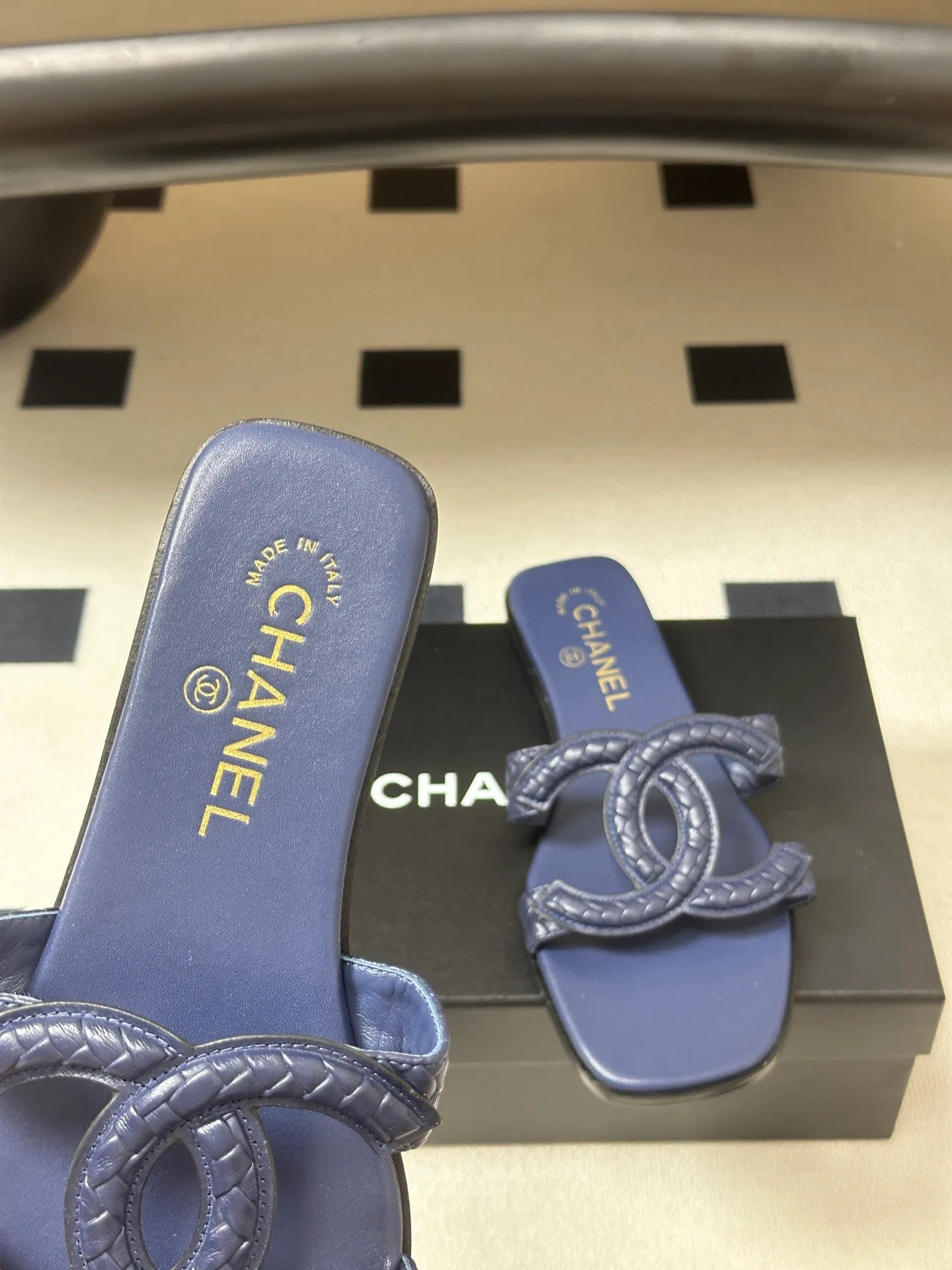 CHA 27FW MSEOZZY 011 슬리퍼 6