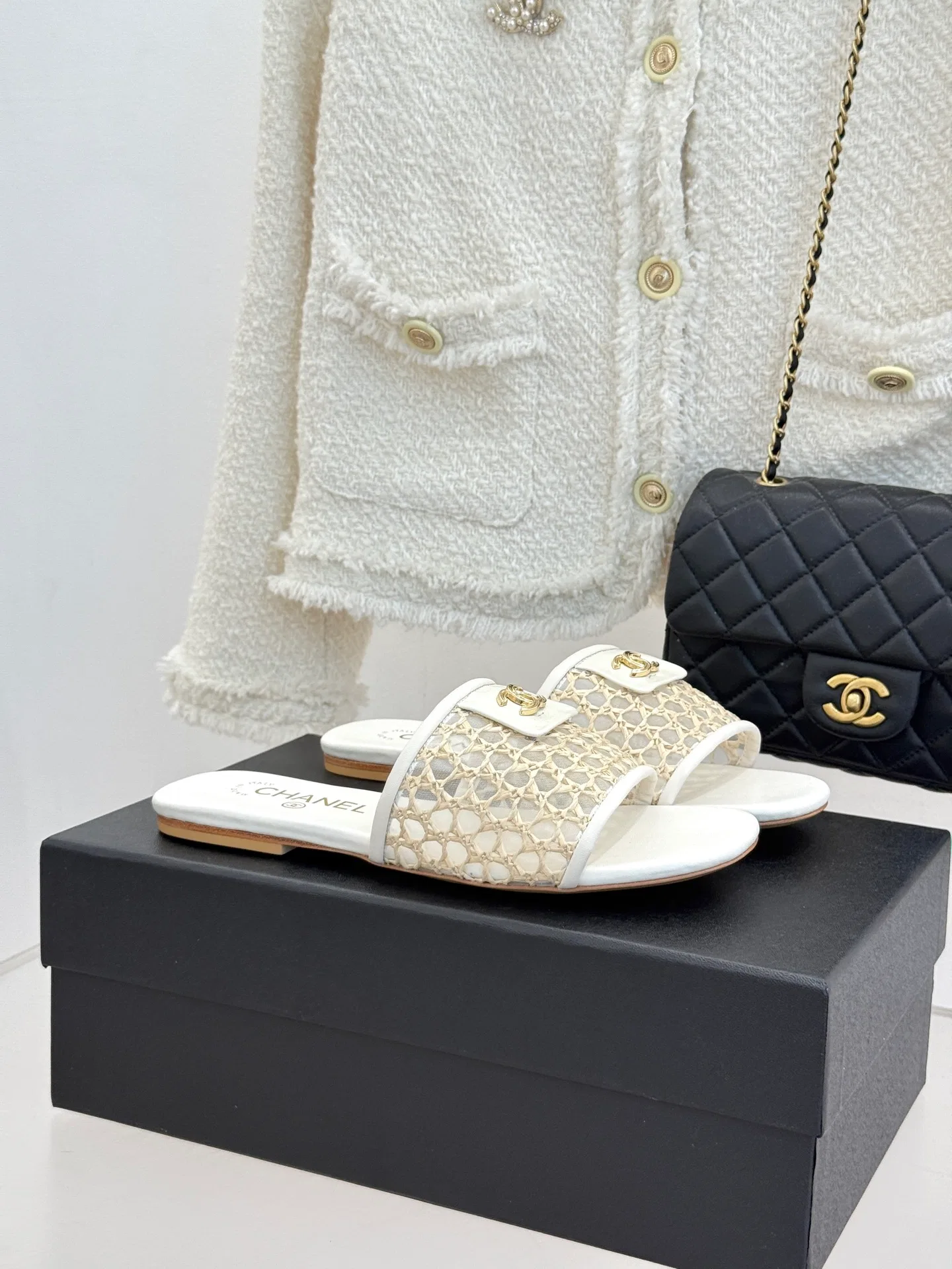 CHA 27FW MSEOZZY 042 슬리퍼