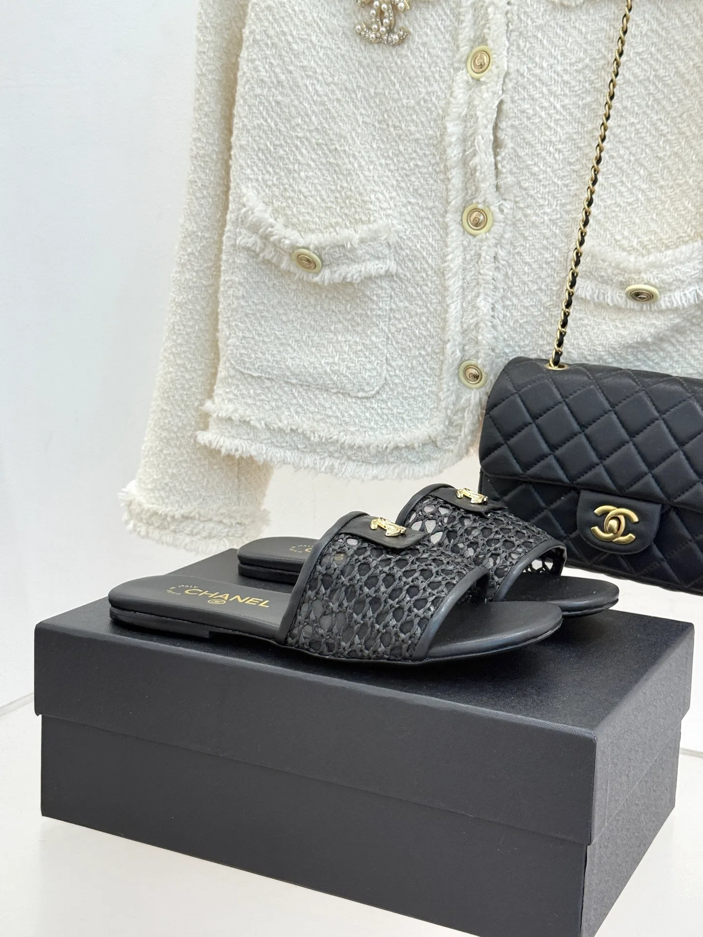CHA 27FW MSEOZZY 043 슬리퍼