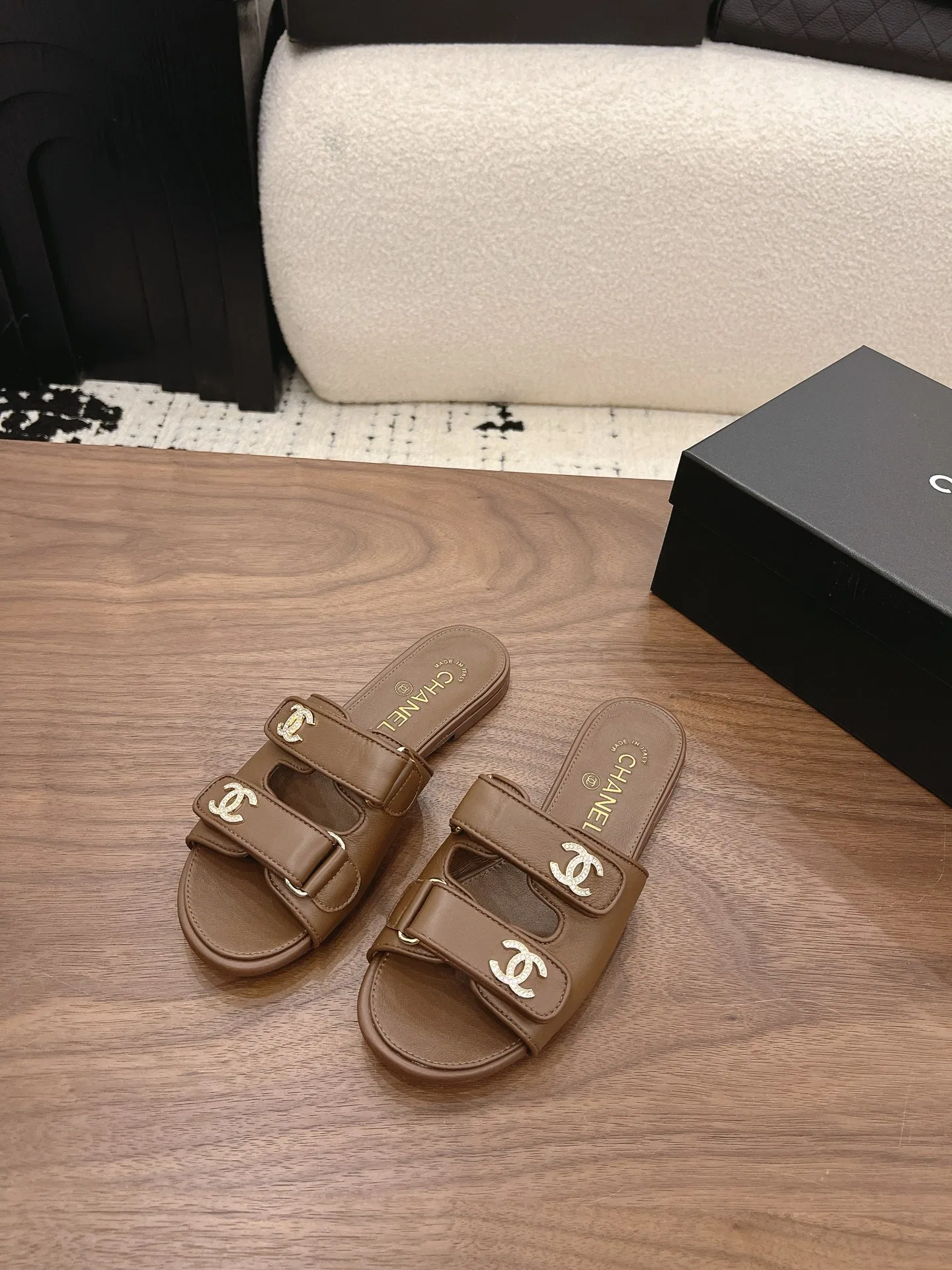 CHA 27FW MSEOZZY 056 슬리퍼
