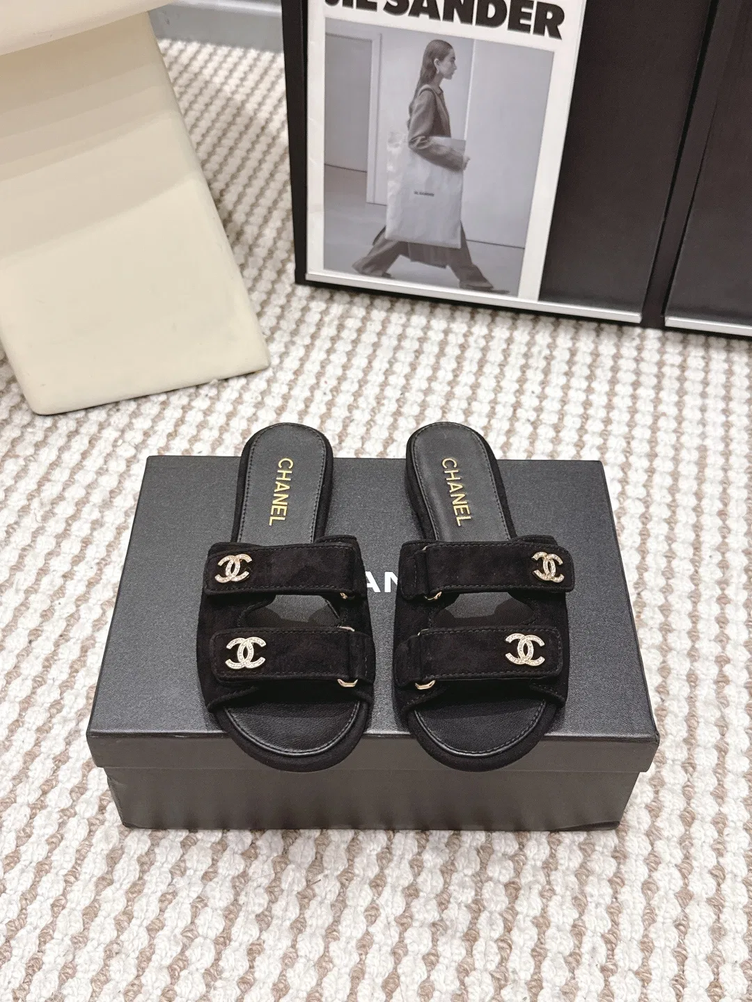 CHA 27FW UJBYKFD 002 슬리퍼