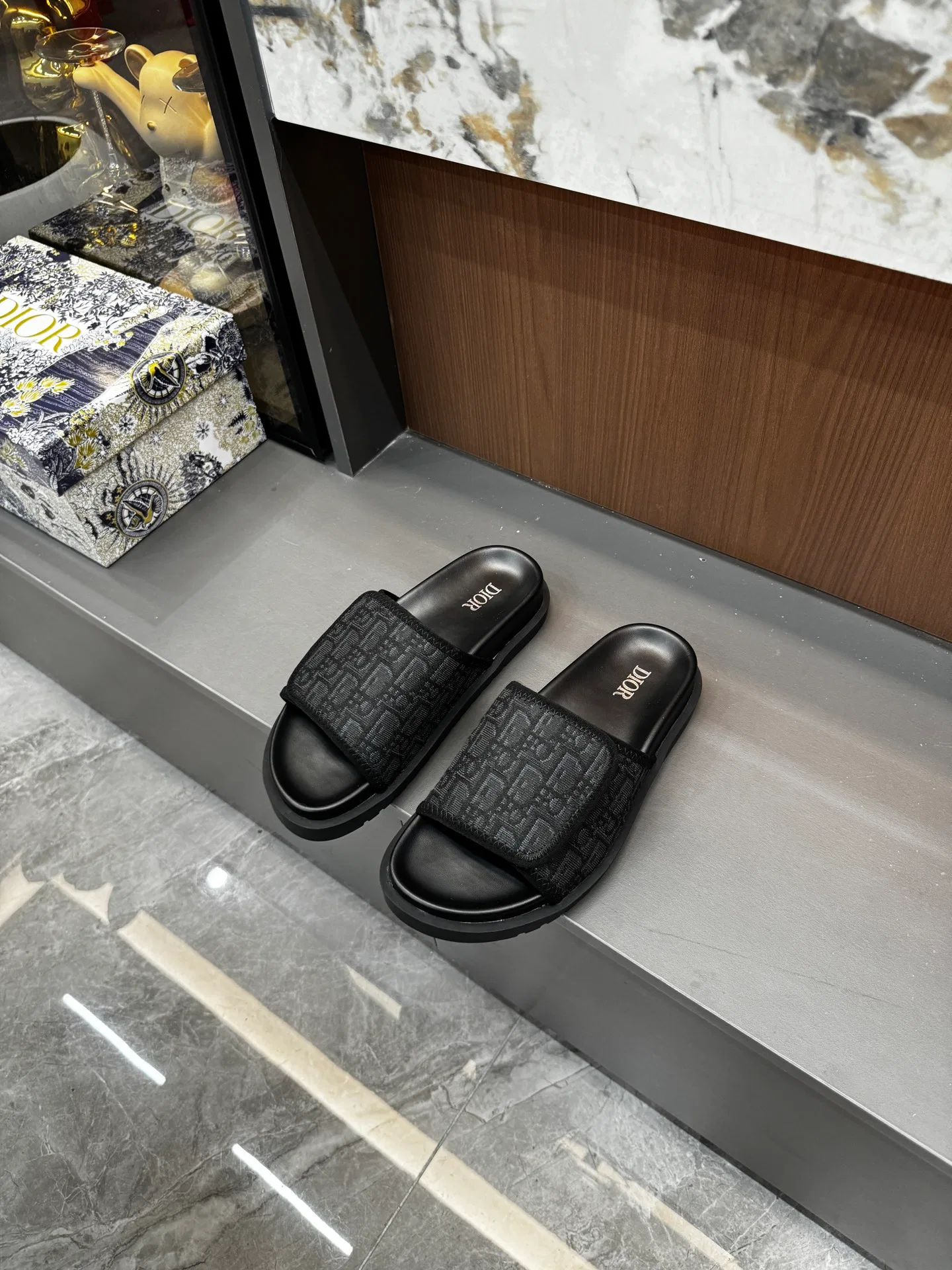 DIO 27FW HEYSUYT 018 슬리퍼