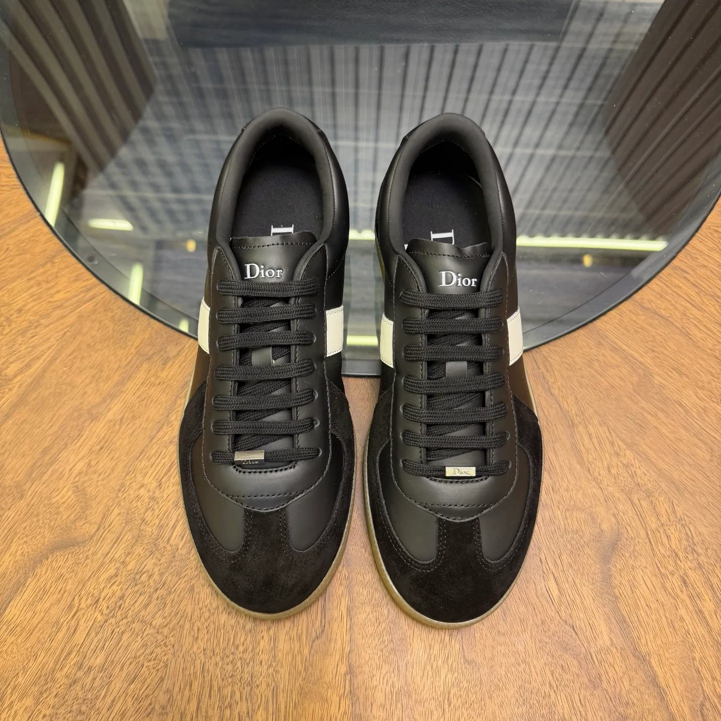 DIO 27FW OUNYZGO 002 스니커즈