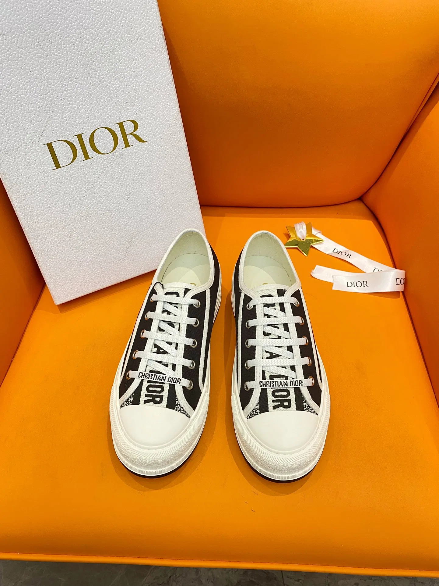 DIO 27FW PXEYMVH 004 스니커즈
