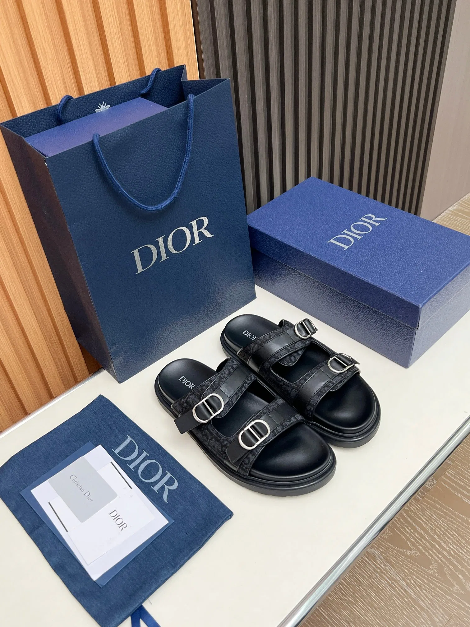 DIO 27FW VDWLMEJ 001 샌들