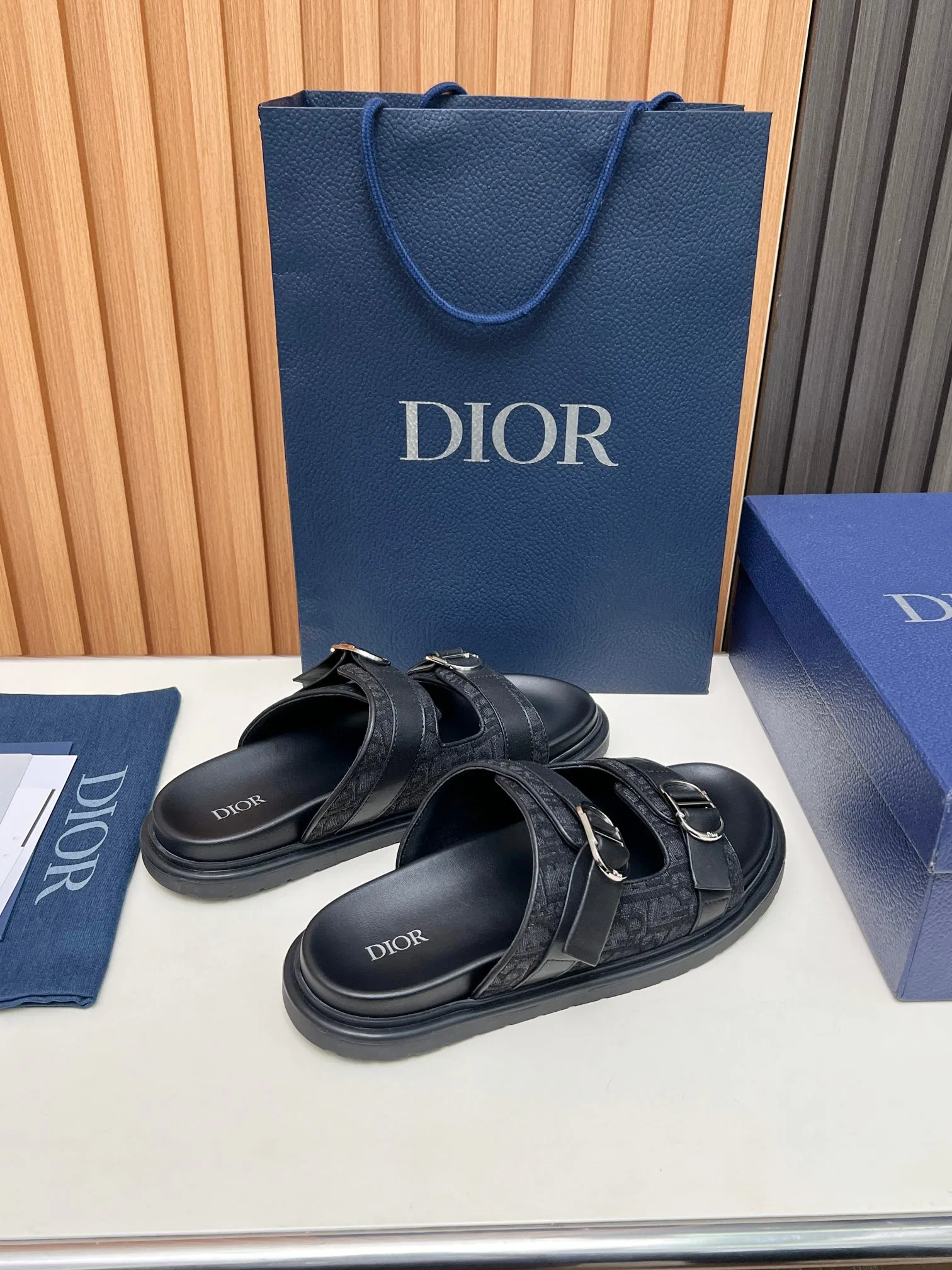 DIO 27FW VDWLMEJ 001 샌들 3