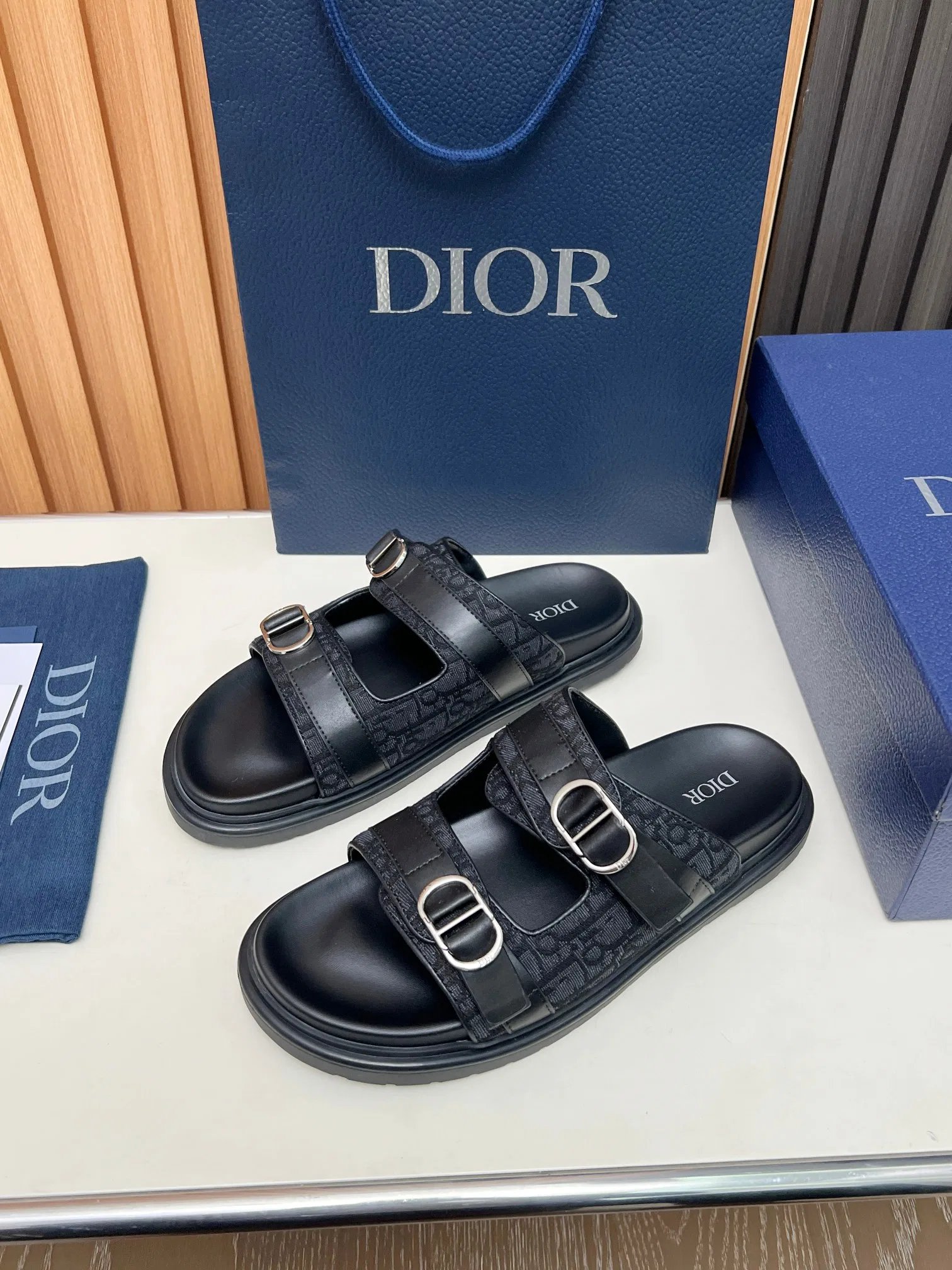 DIO 27FW VDWLMEJ 001 샌들 4