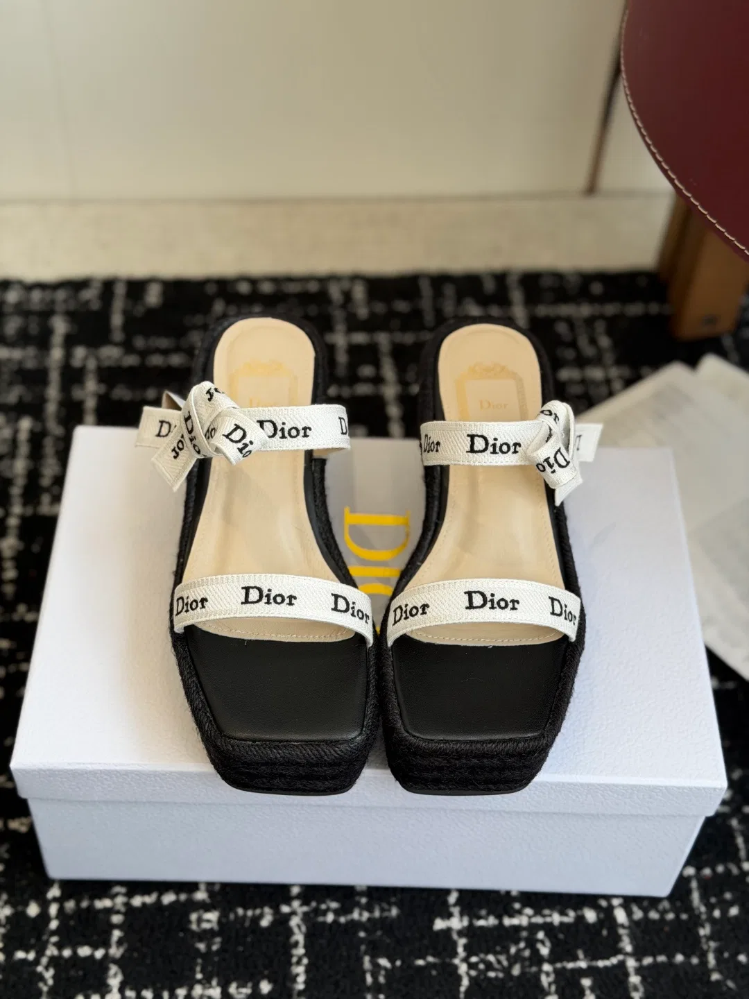DIO 27FW VDWLMEJ 014 샌들
