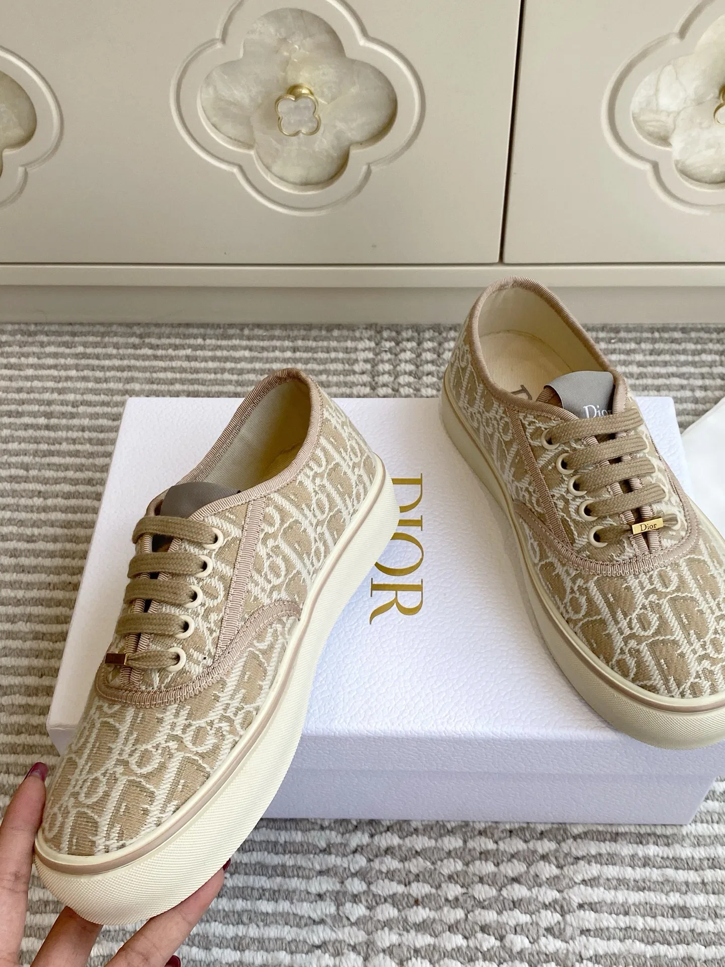 DIO 27FW YPLVSJI 061 스니커즈