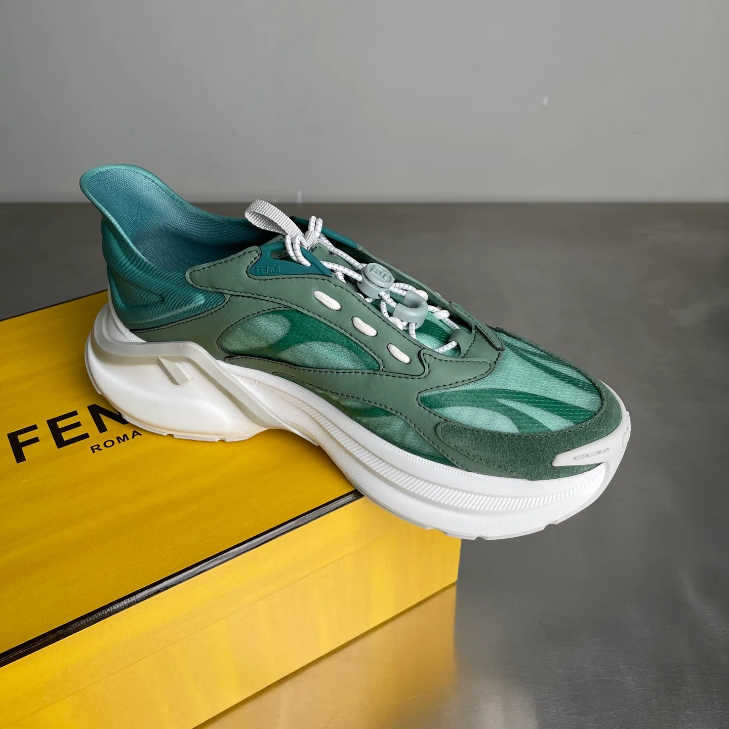 FEN 27FW EIUHZUK 004 운동화 3