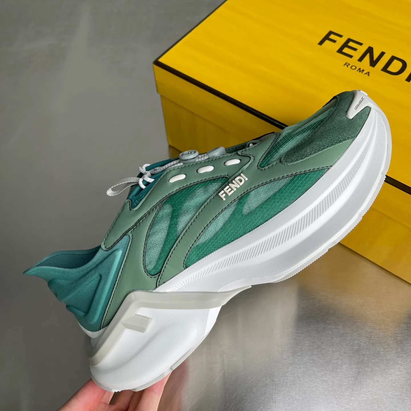 FEN 27FW EIUHZUK 004 운동화 4