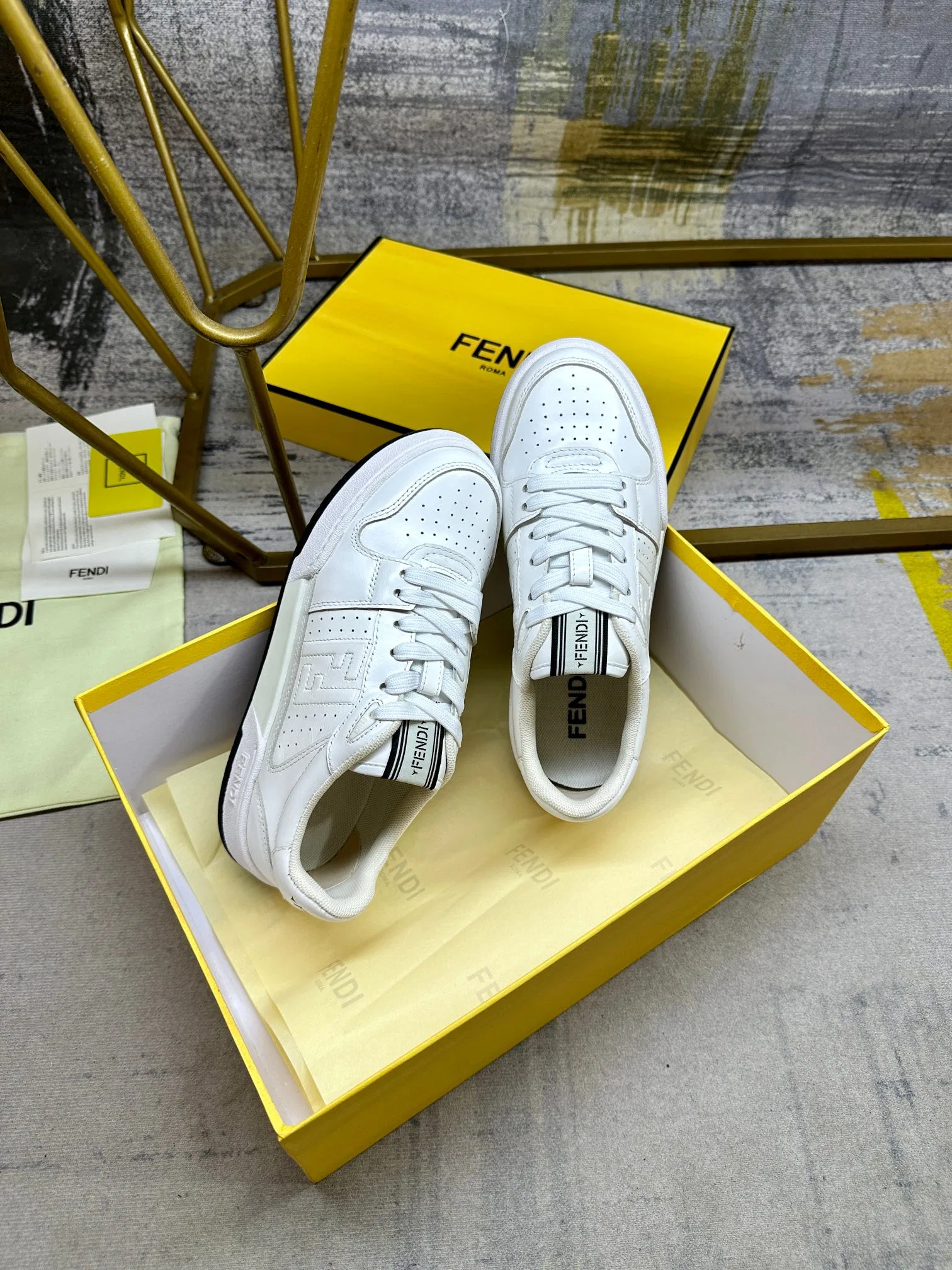 FEN 27FW EIUHZUK 006 스니커즈 6