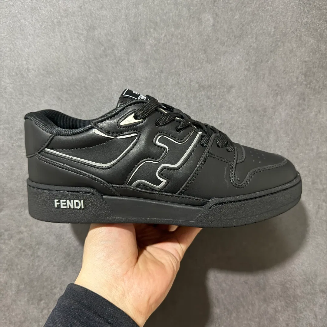 FEN 27FW EIUHZUK 007 스니커즈