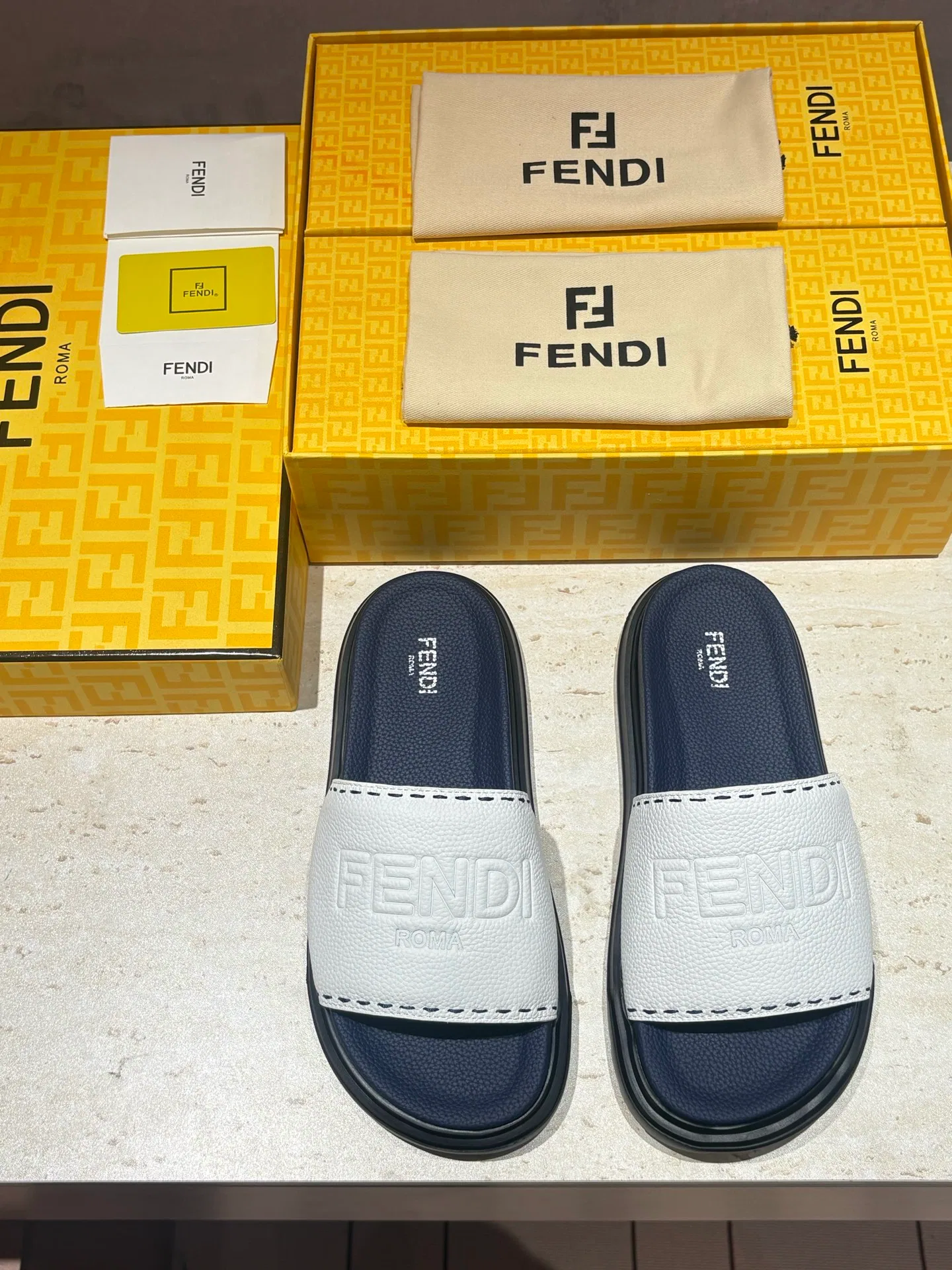 FEN 27FW INTBAJF 001 슬리퍼 5