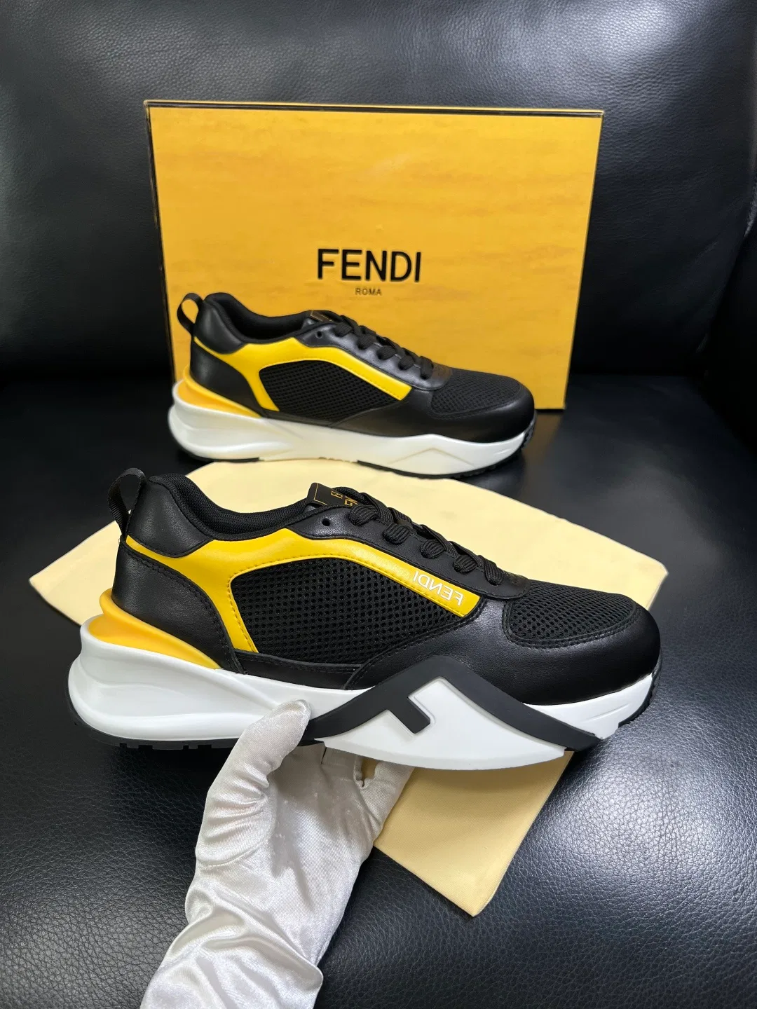 FEN 27FW KJARXSO 024 스니커즈 4