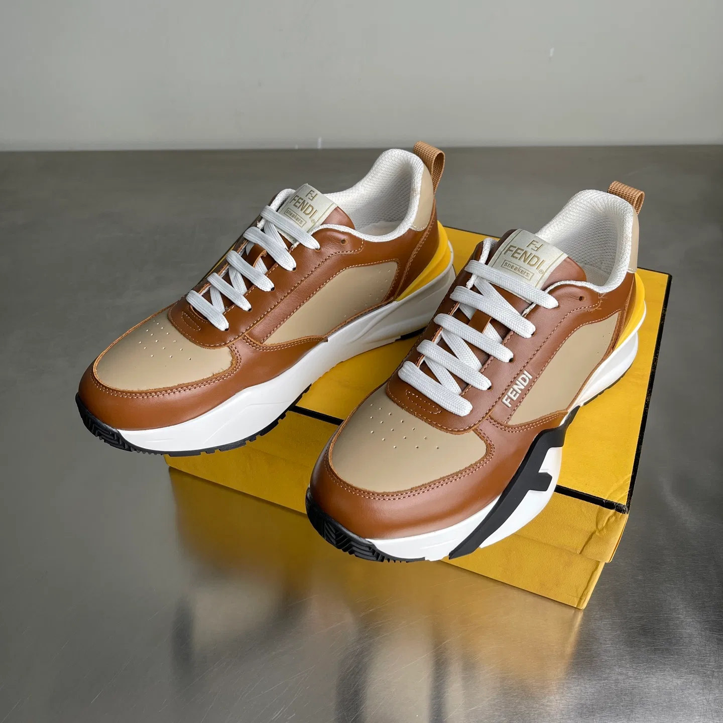 FEN 27FW KUZAANZ 001 스니커즈