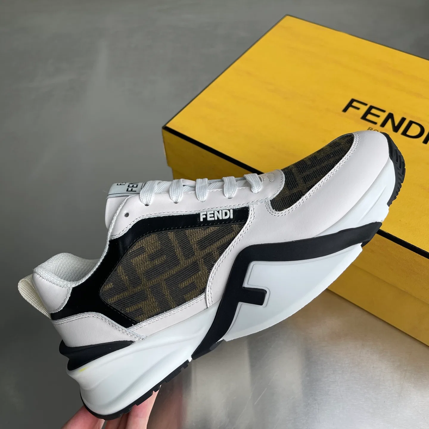 FEN 27FW KUZAANZ 002 스니커즈 3