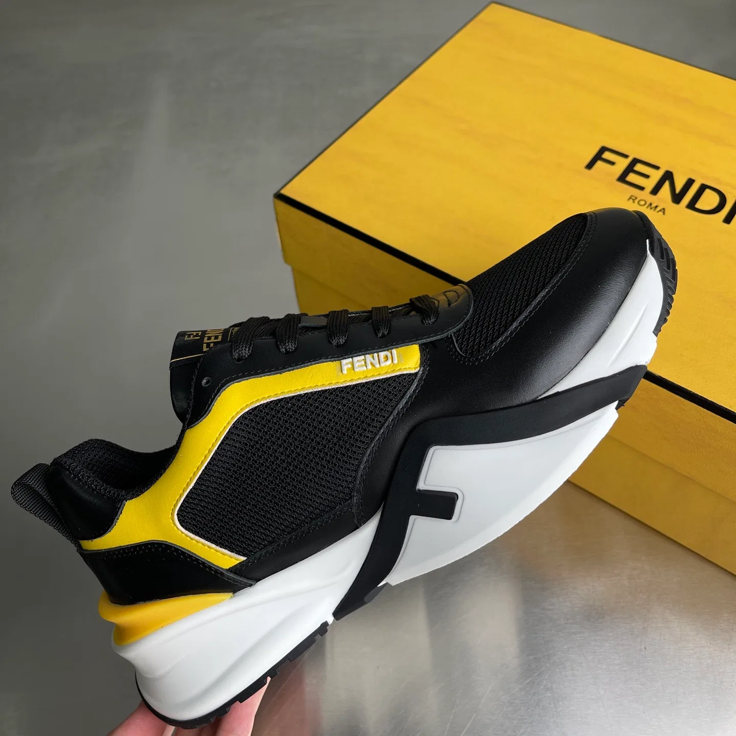 FEN 27FW KUZAANZ 003 스니커즈
