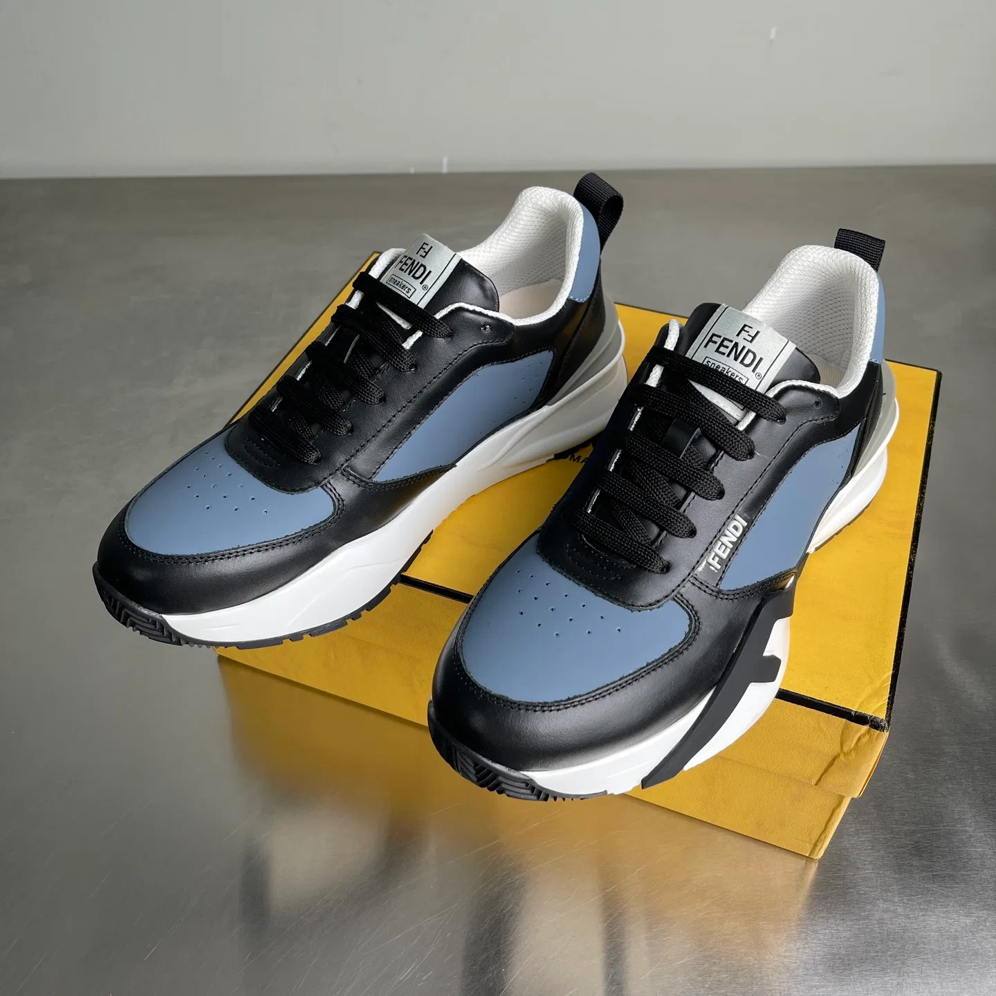 FEN 27FW KUZAANZ 004 스니커즈