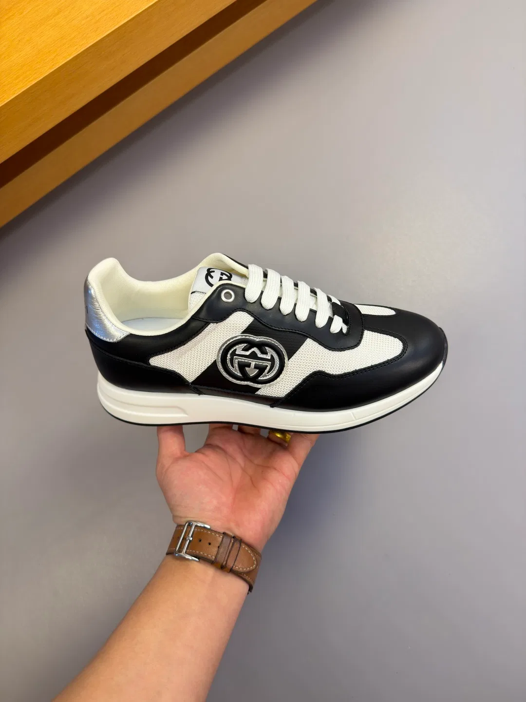 GU 27FW IWRCRKB 029 스니커즈 4