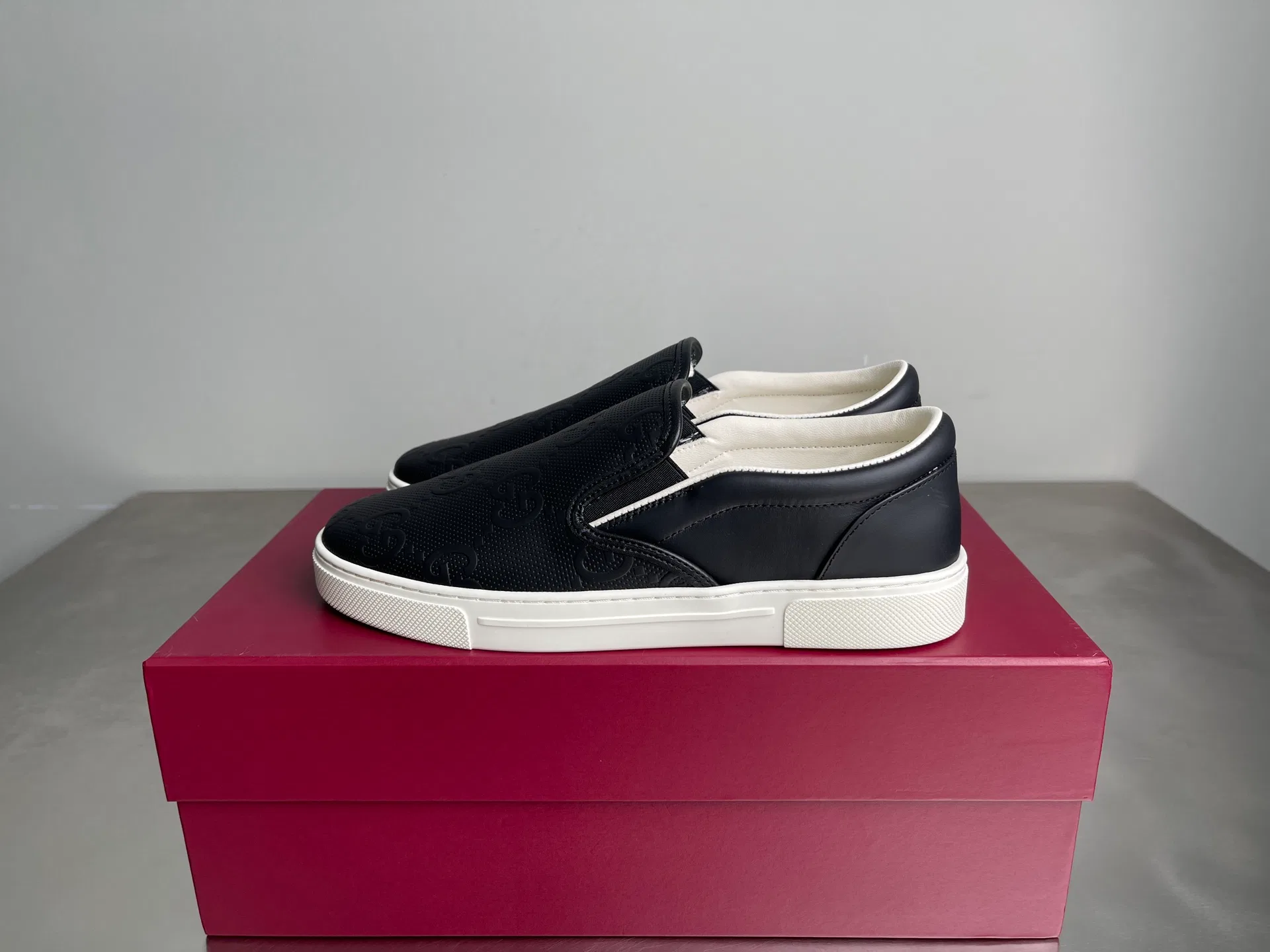 GU 27FW VGTHAQQ 015 로퍼