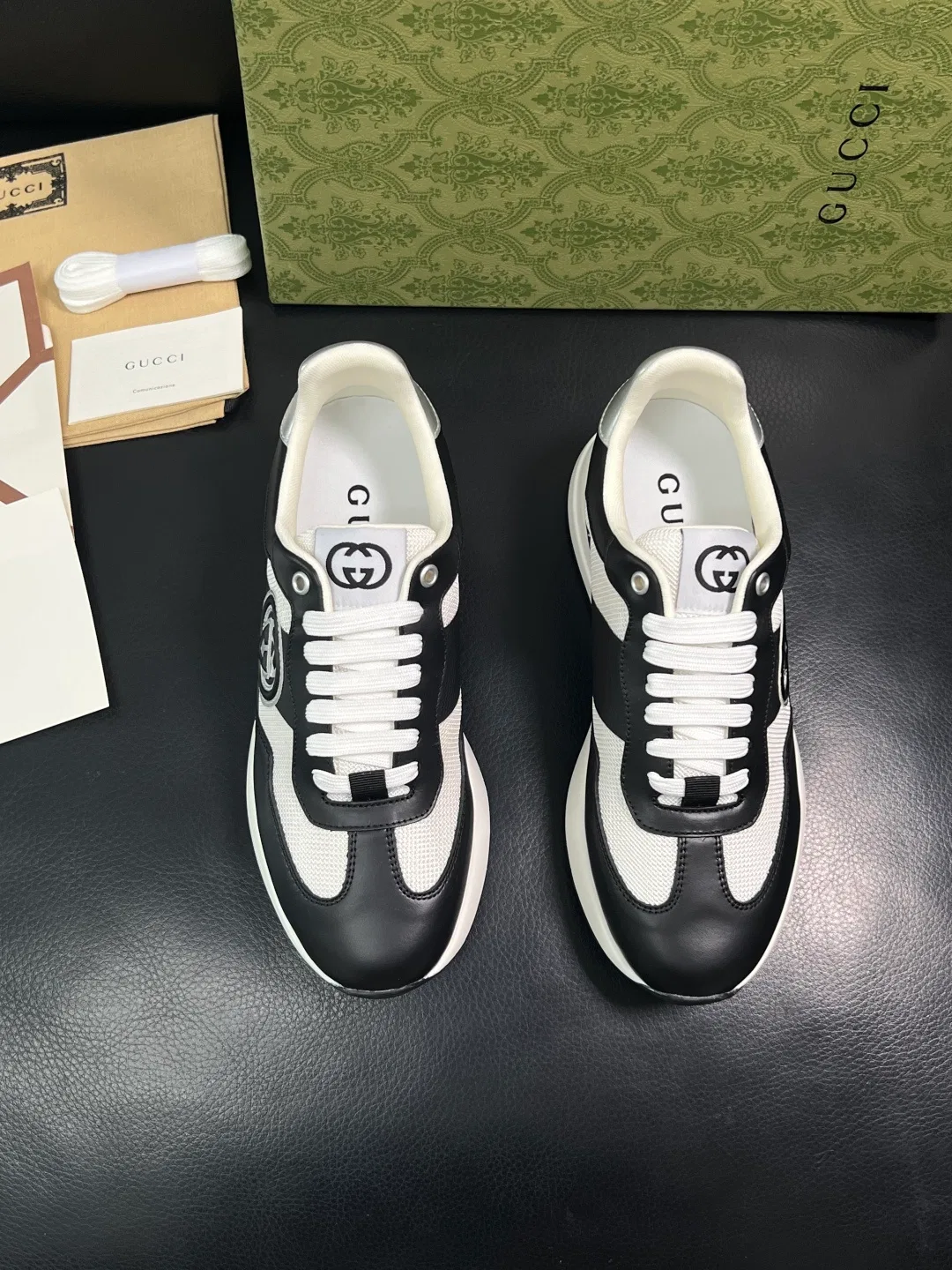 GU 27FW YVDTFAJ 001 스니커즈 3