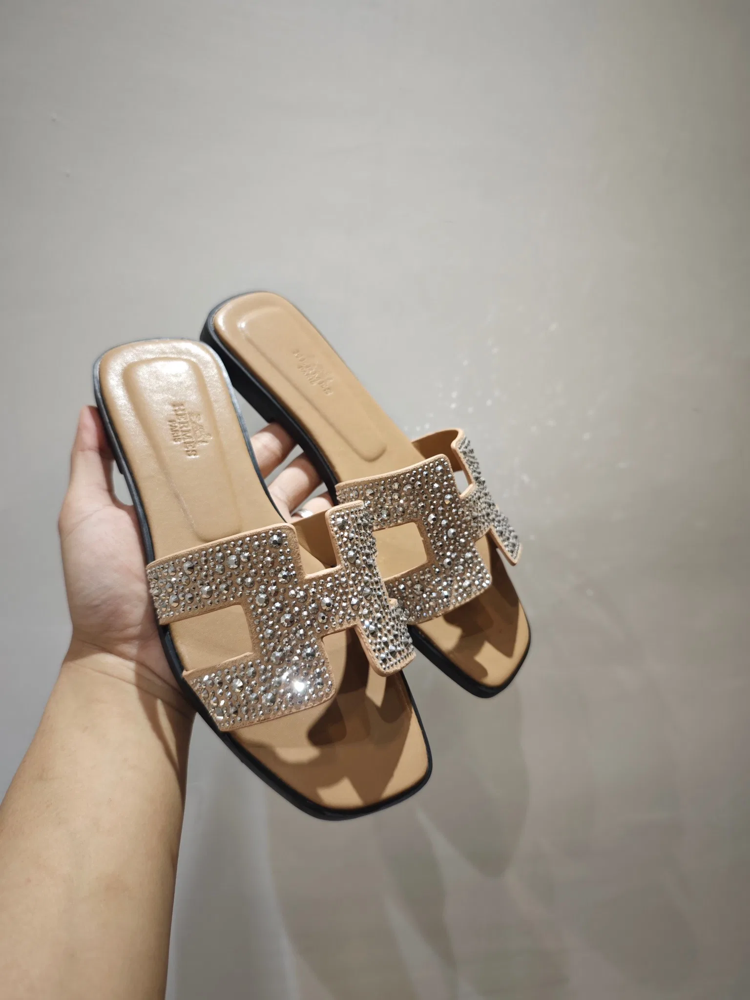 HER 27FW AENZSWQ 005 슬리퍼