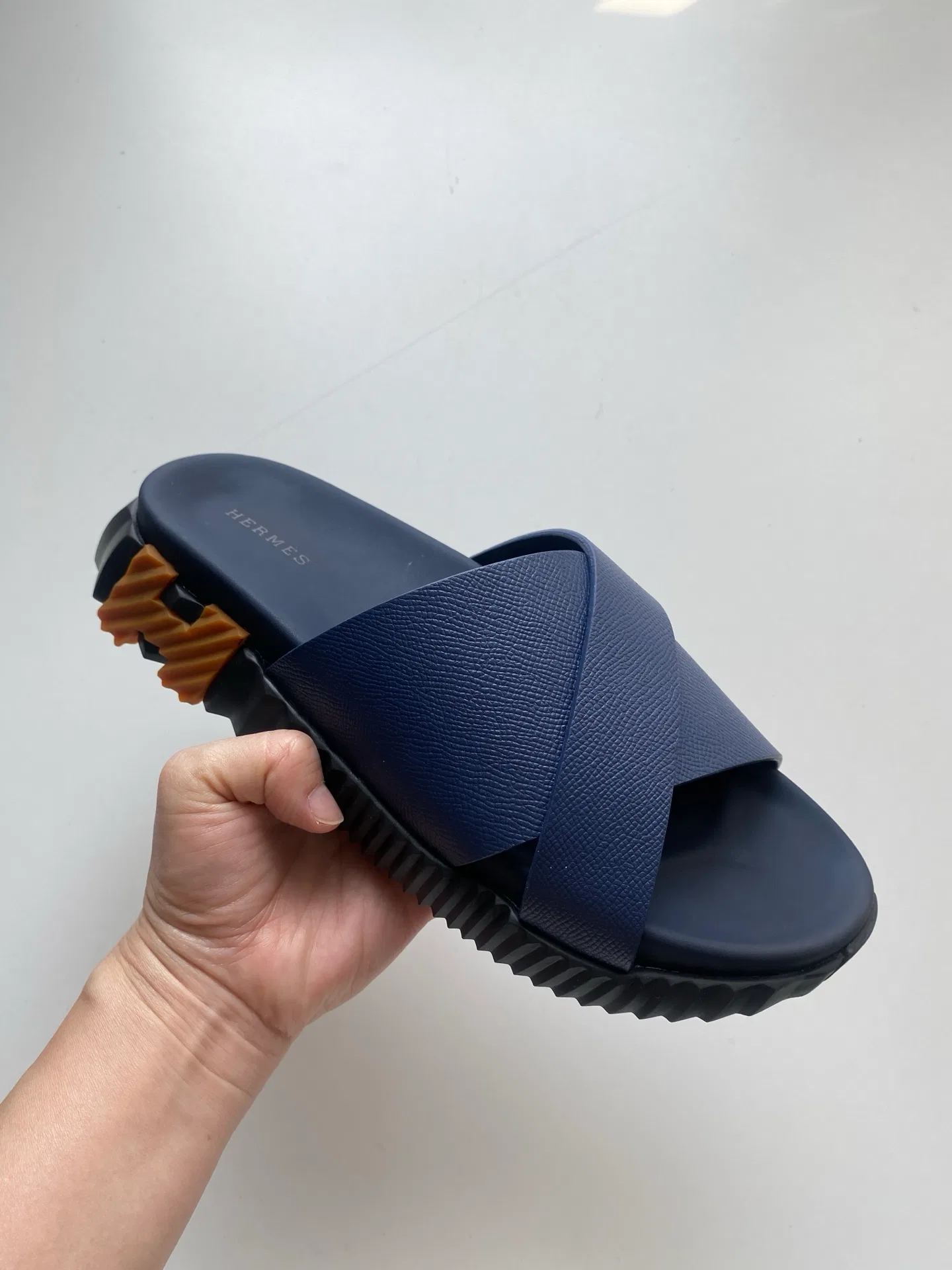 HER 27FW FGOECNM 005 슬리퍼