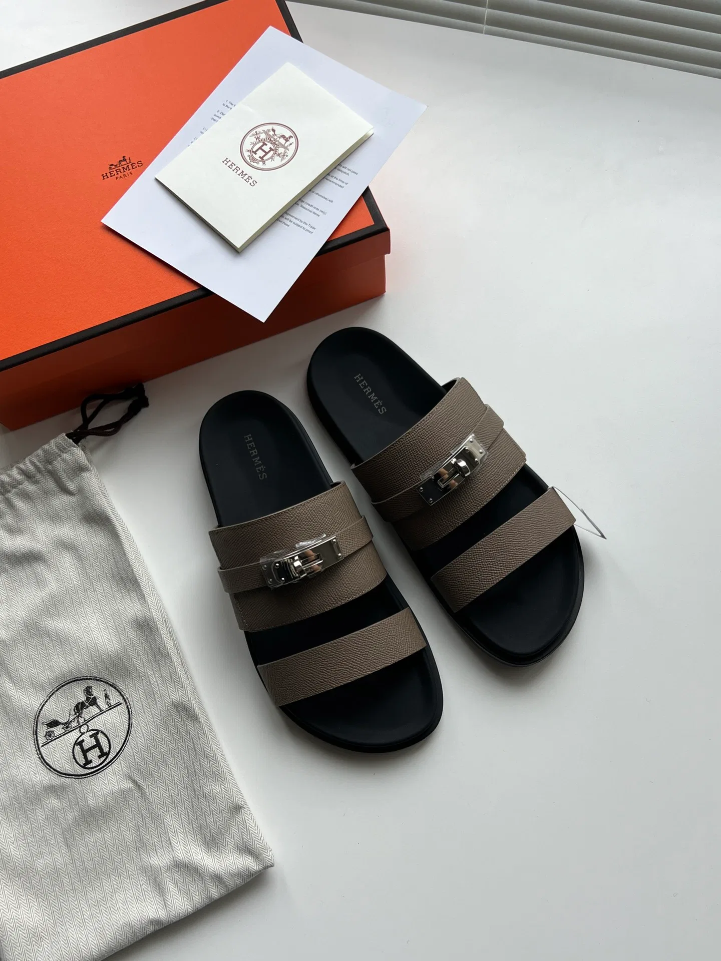 HER 27FW FGOECNM 006 슬리퍼