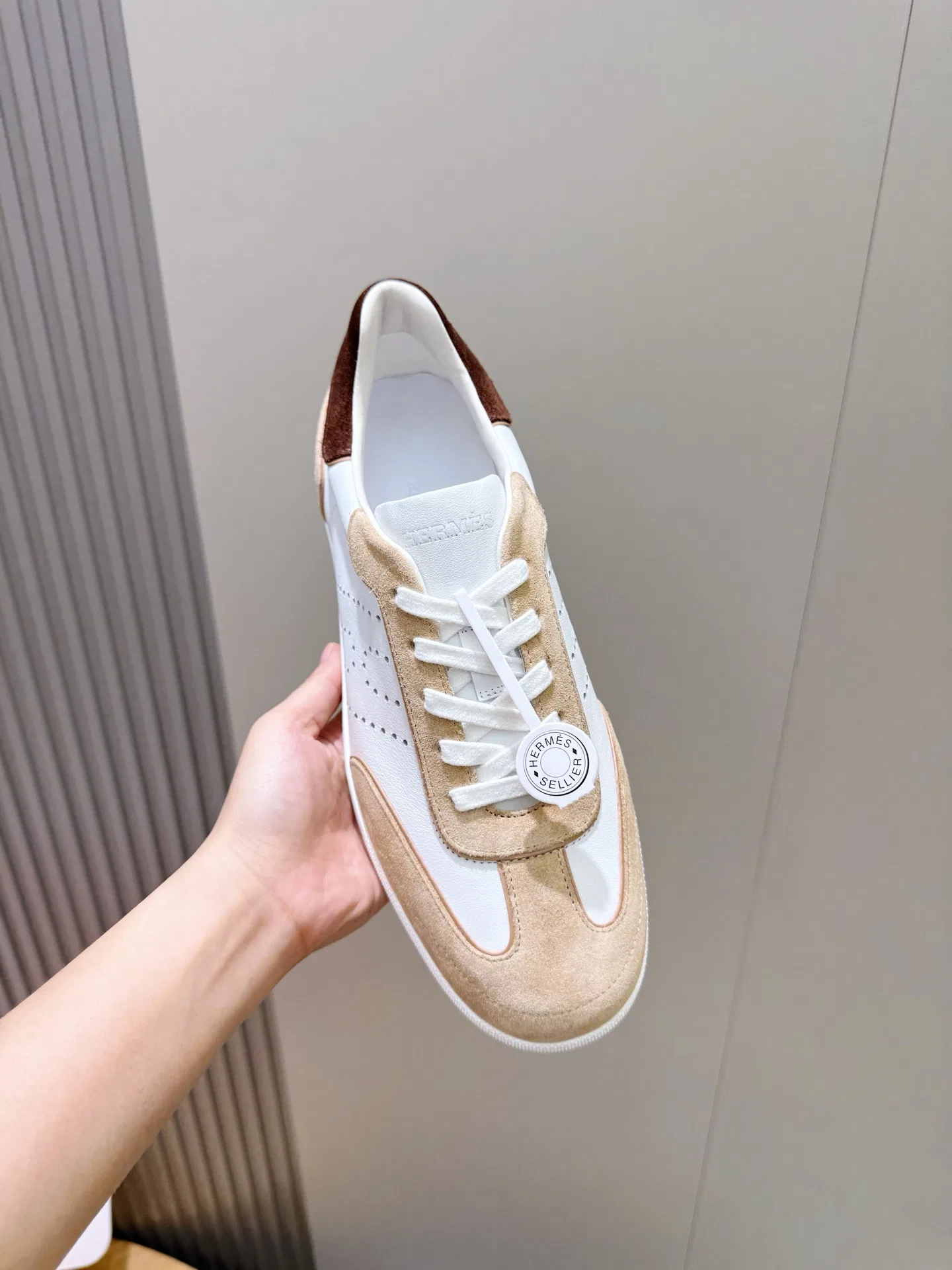 HER 27FW FGOECNM 009 스니커즈 3