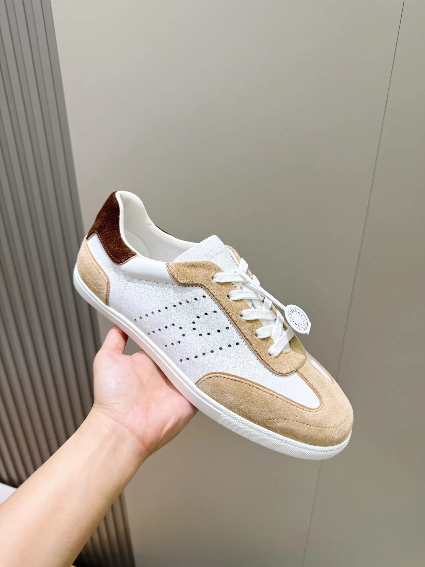 HER 27FW FGOECNM 009 스니커즈 4
