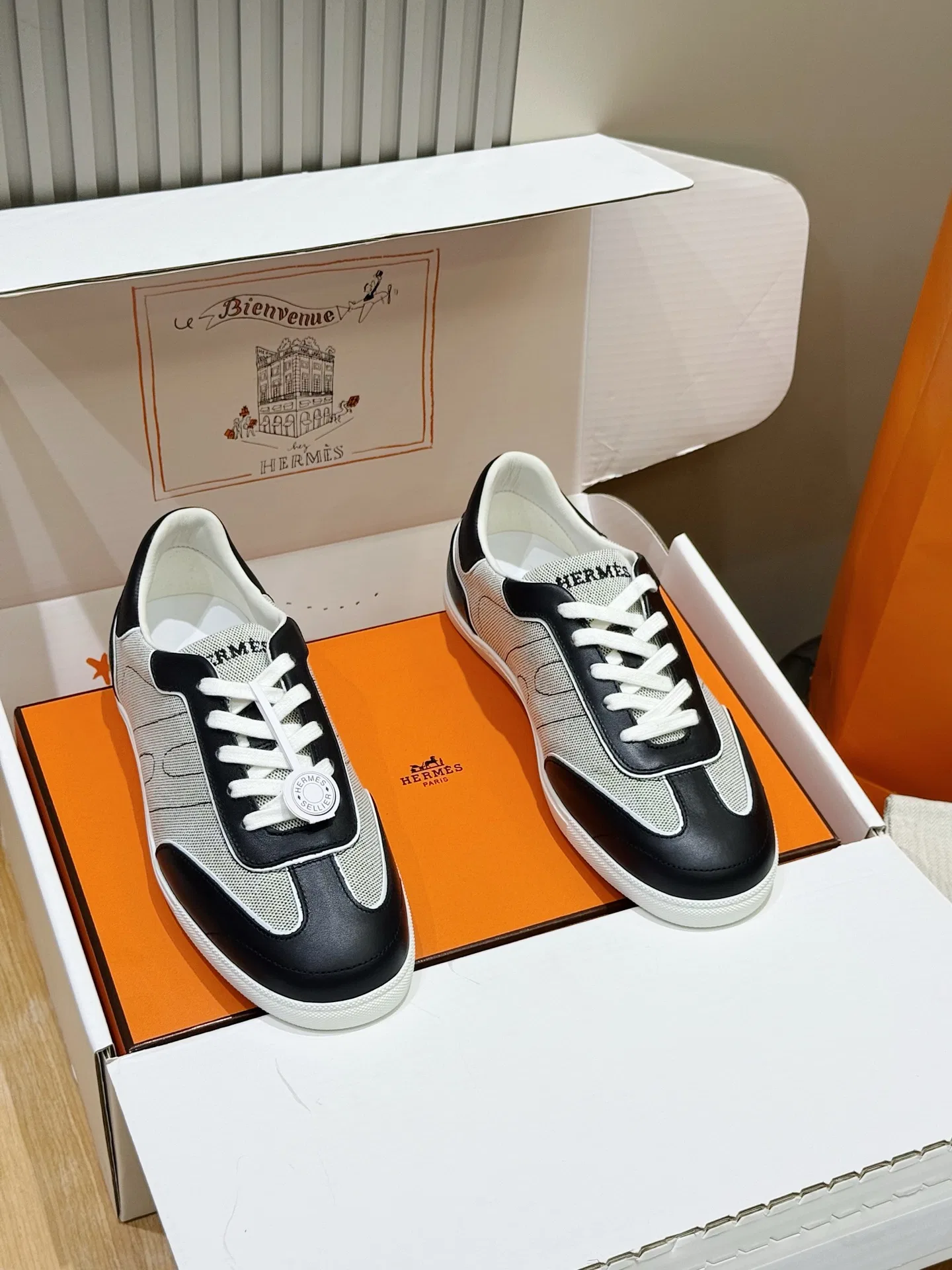 HER 27FW FGOECNM 011 스니커즈