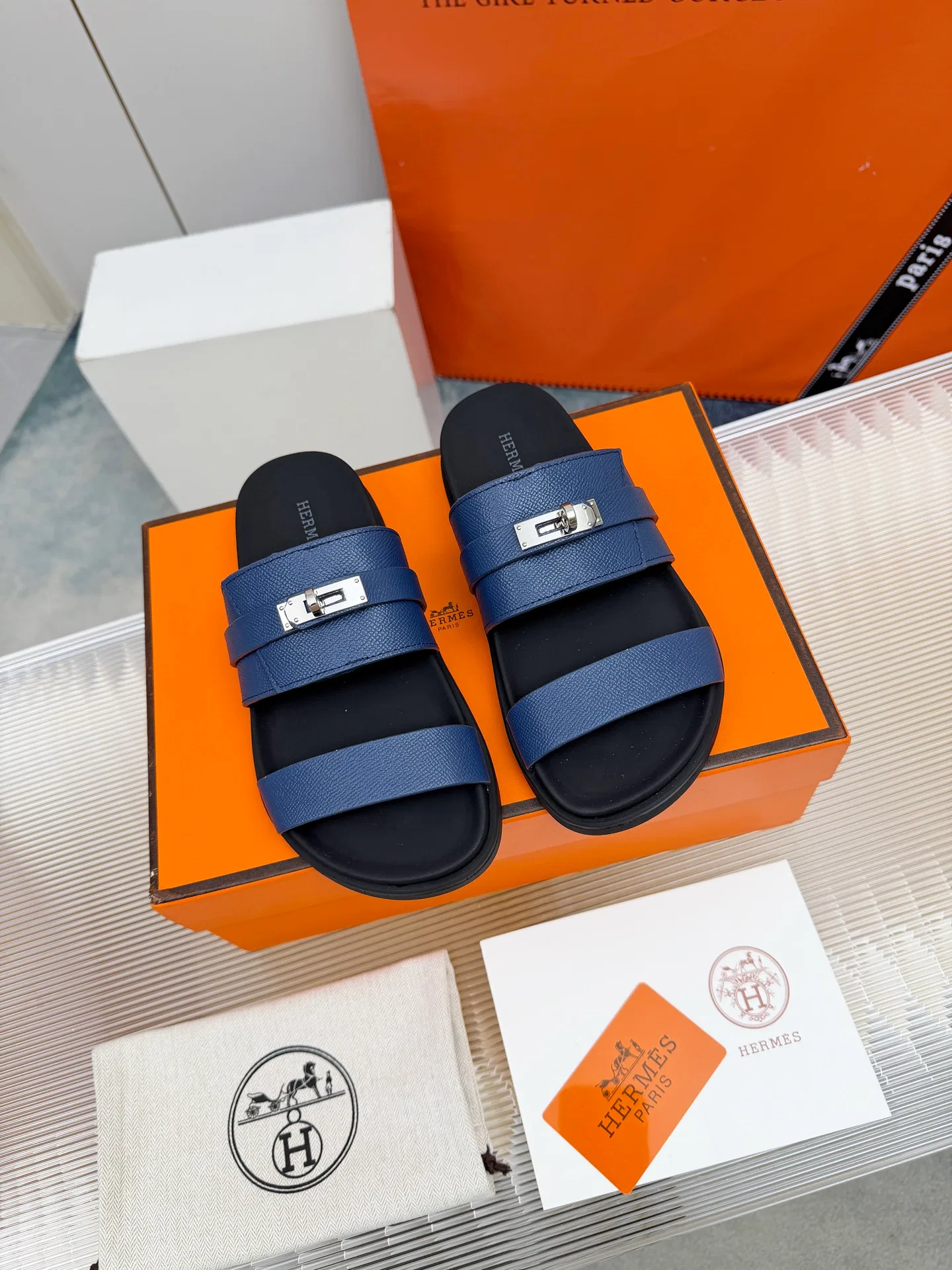 HER 27FW FGOECNM 012 슬리퍼