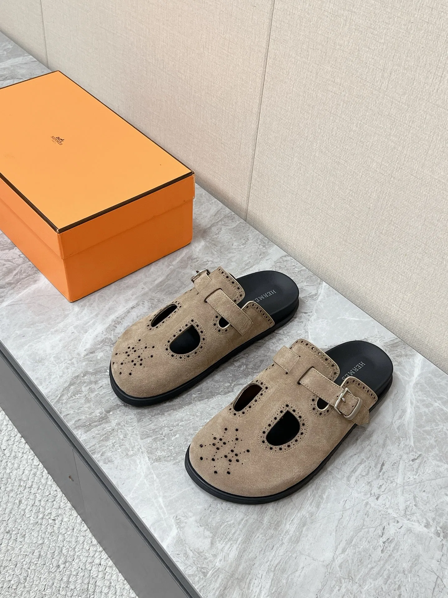 HER 27FW FGOECNM 017 슬리퍼