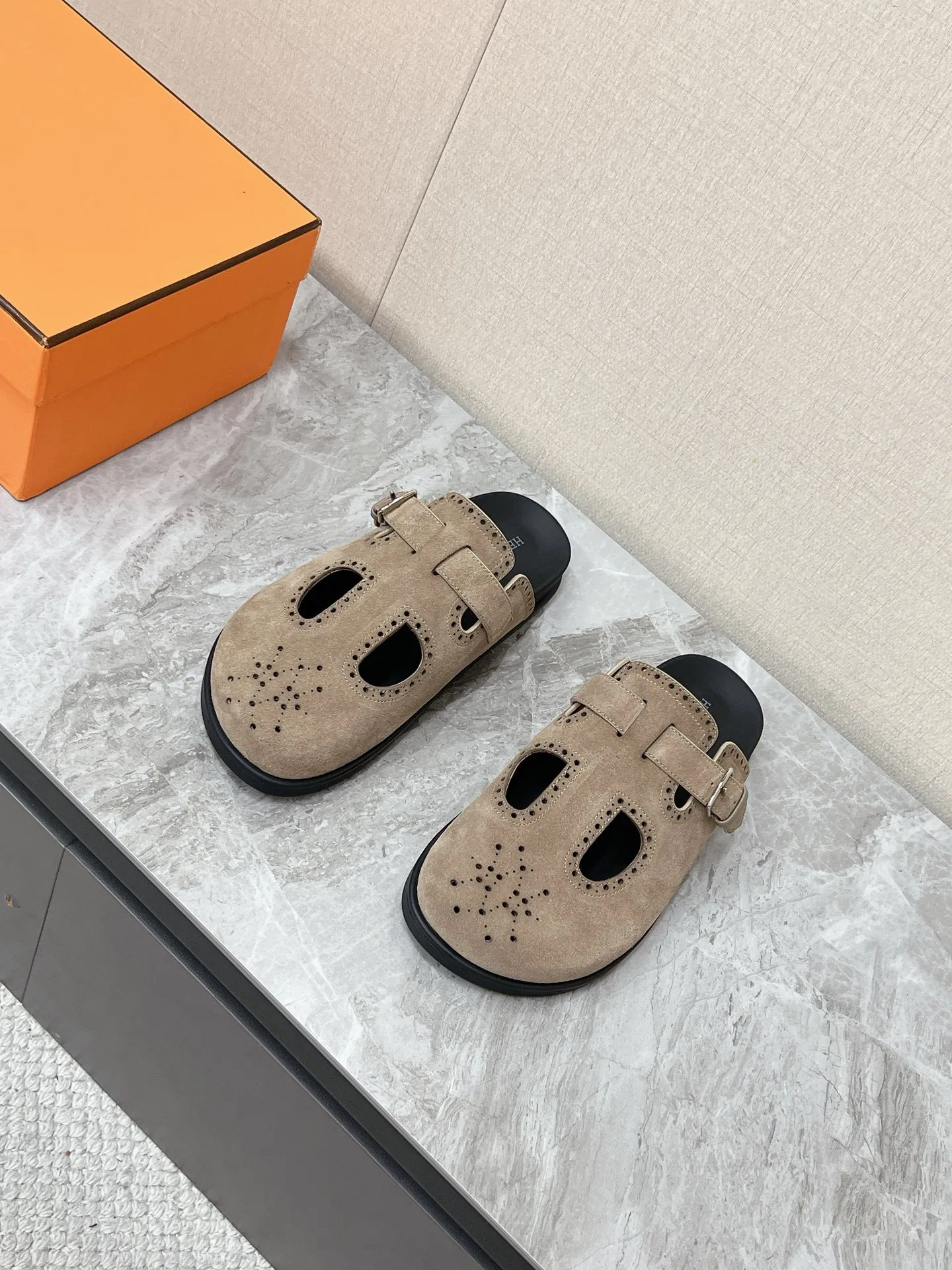 HER 27FW FGOECNM 017 슬리퍼 3