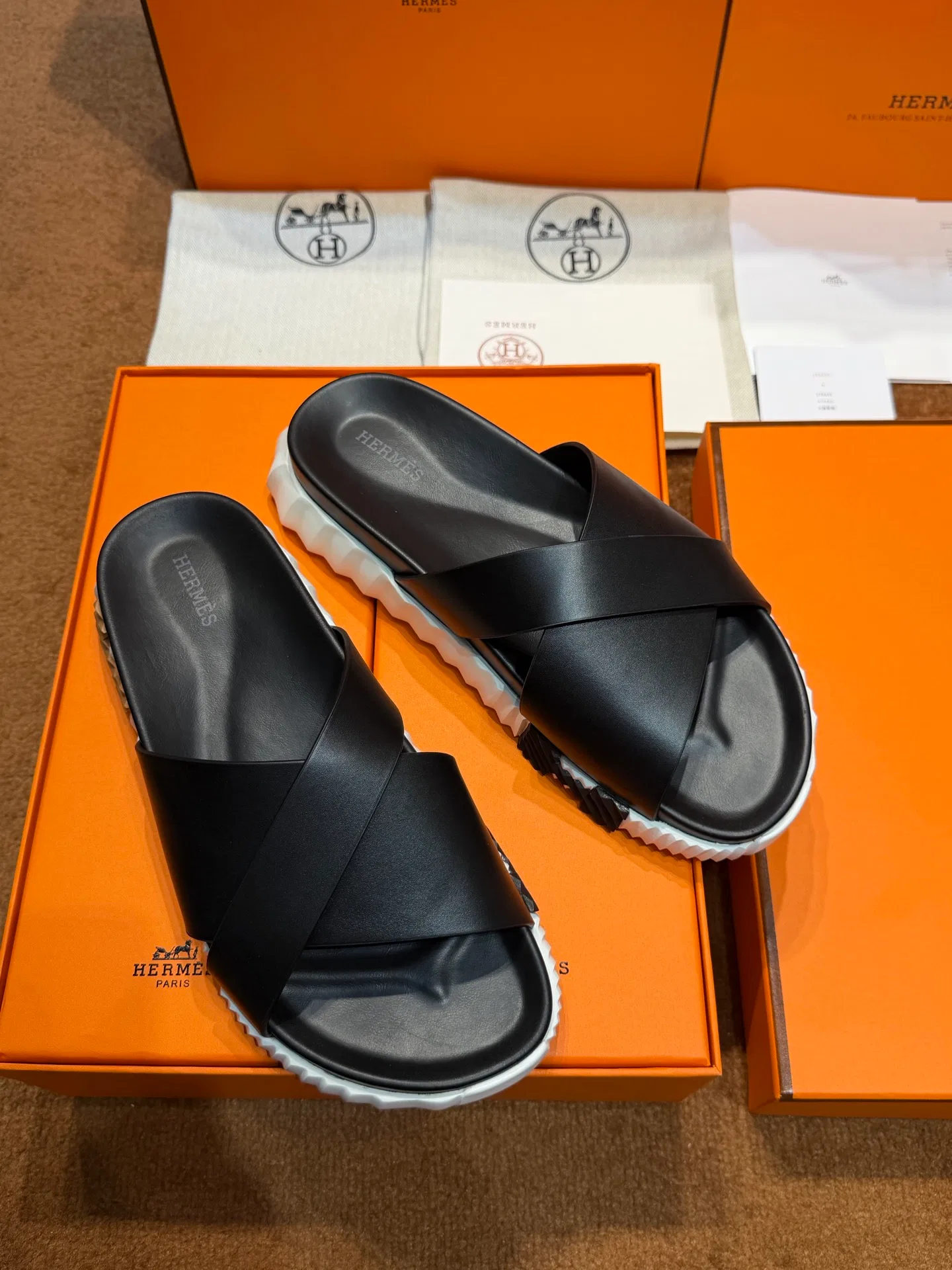 HER 27FW FGOECNM 018 슬리퍼 3