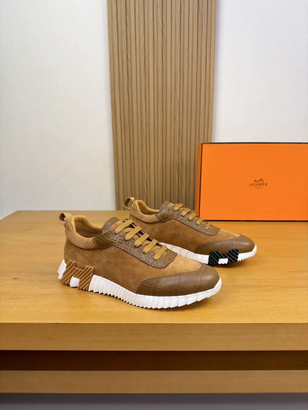 HER 27FW NZAJHNV 001 스니커즈