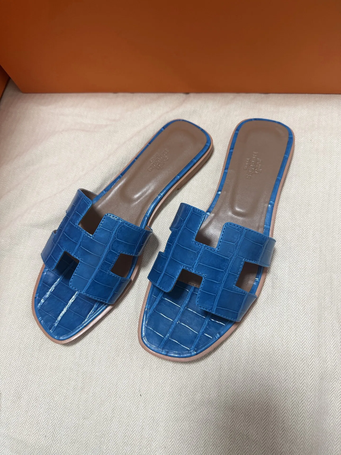 HER 27FW OLJXCOB 018 슬리퍼
