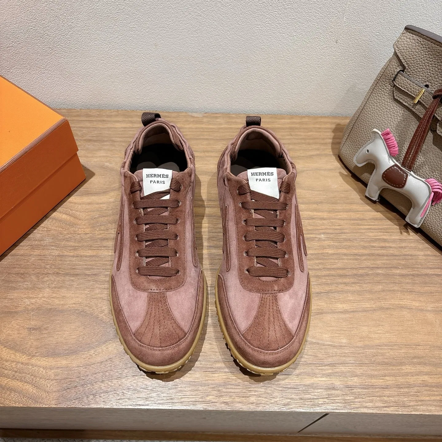 HER 27FW WDXRVMD 018 스니커즈