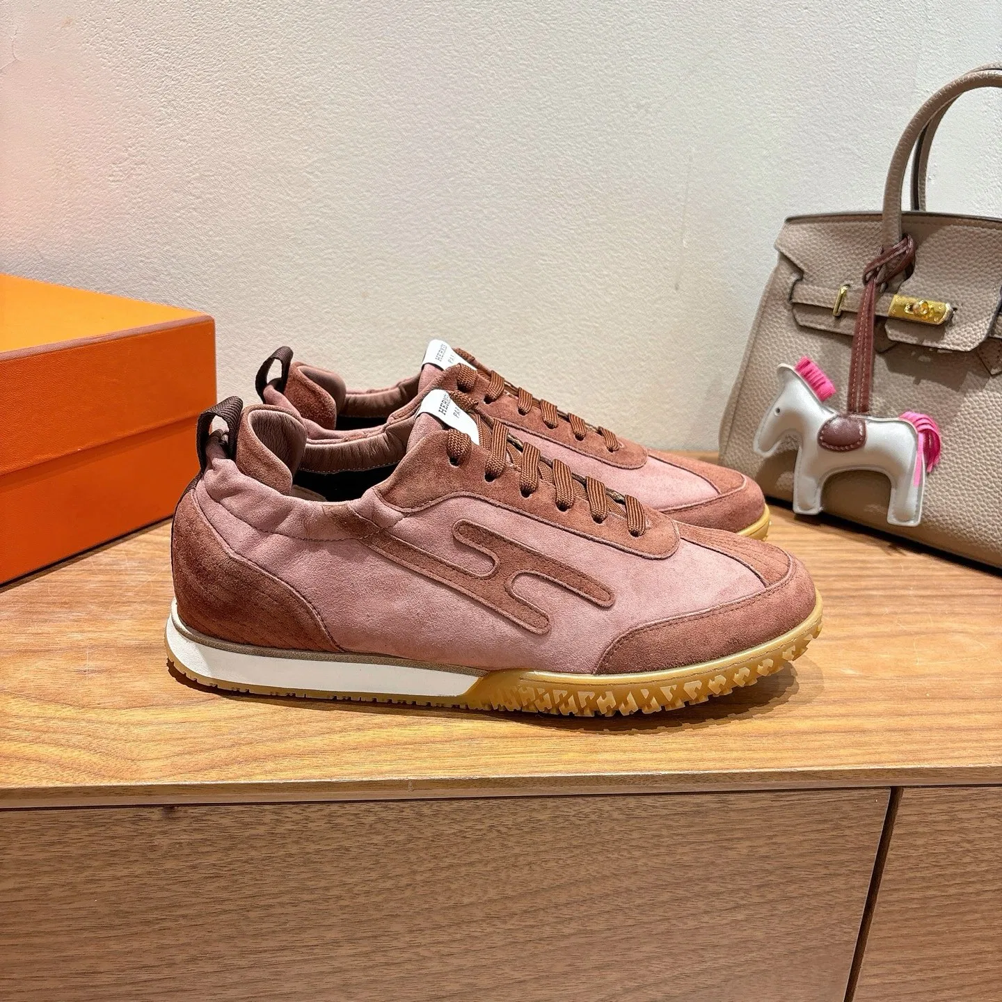 HER 27FW WDXRVMD 018 스니커즈 3