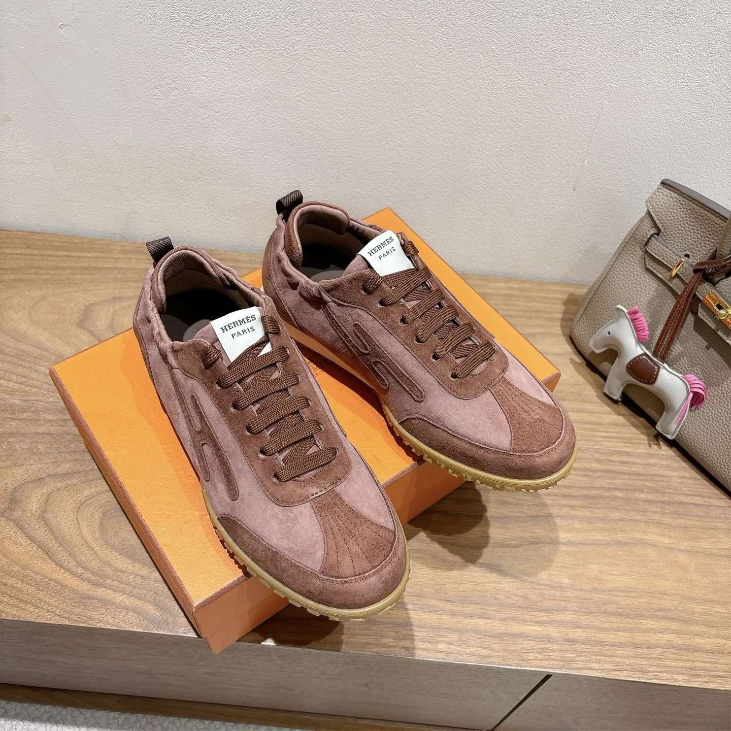 HER 27FW WDXRVMD 018 스니커즈 4