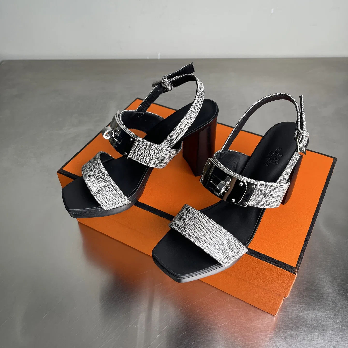 HER 27FW WHZIAAB 001 구두